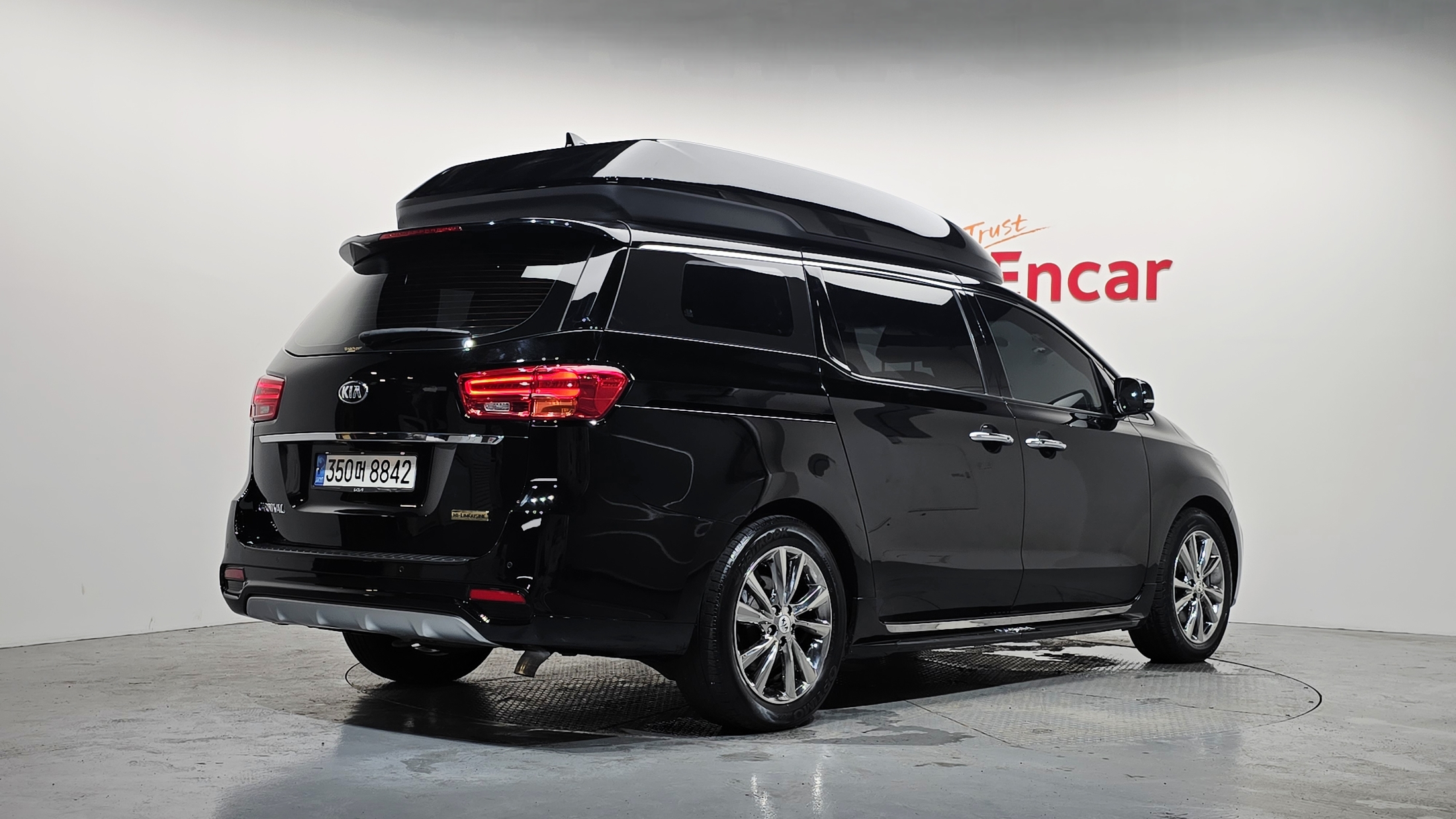 KIA CARNIVAL photo 2