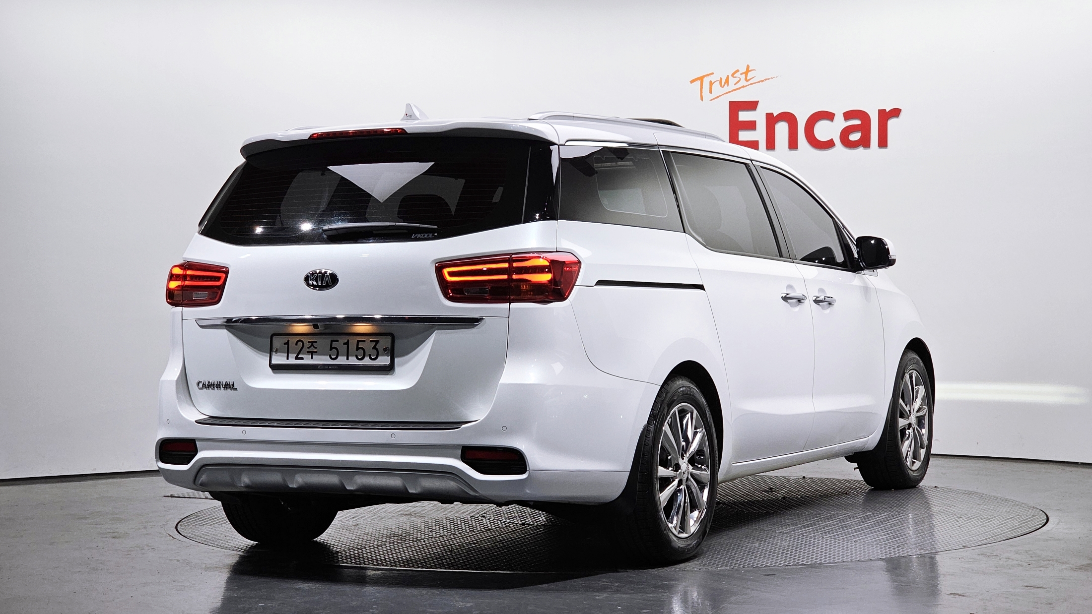 KIA CARNIVAL photo 2
