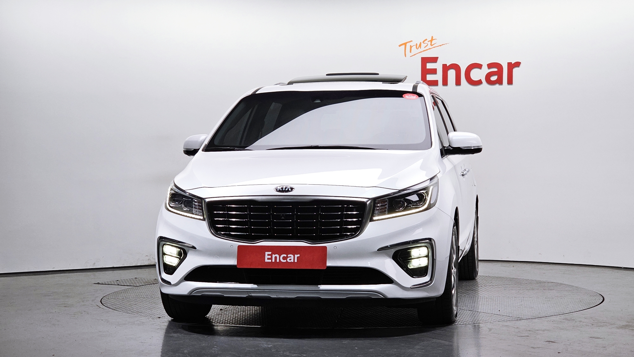 KIA CARNIVAL photo 3
