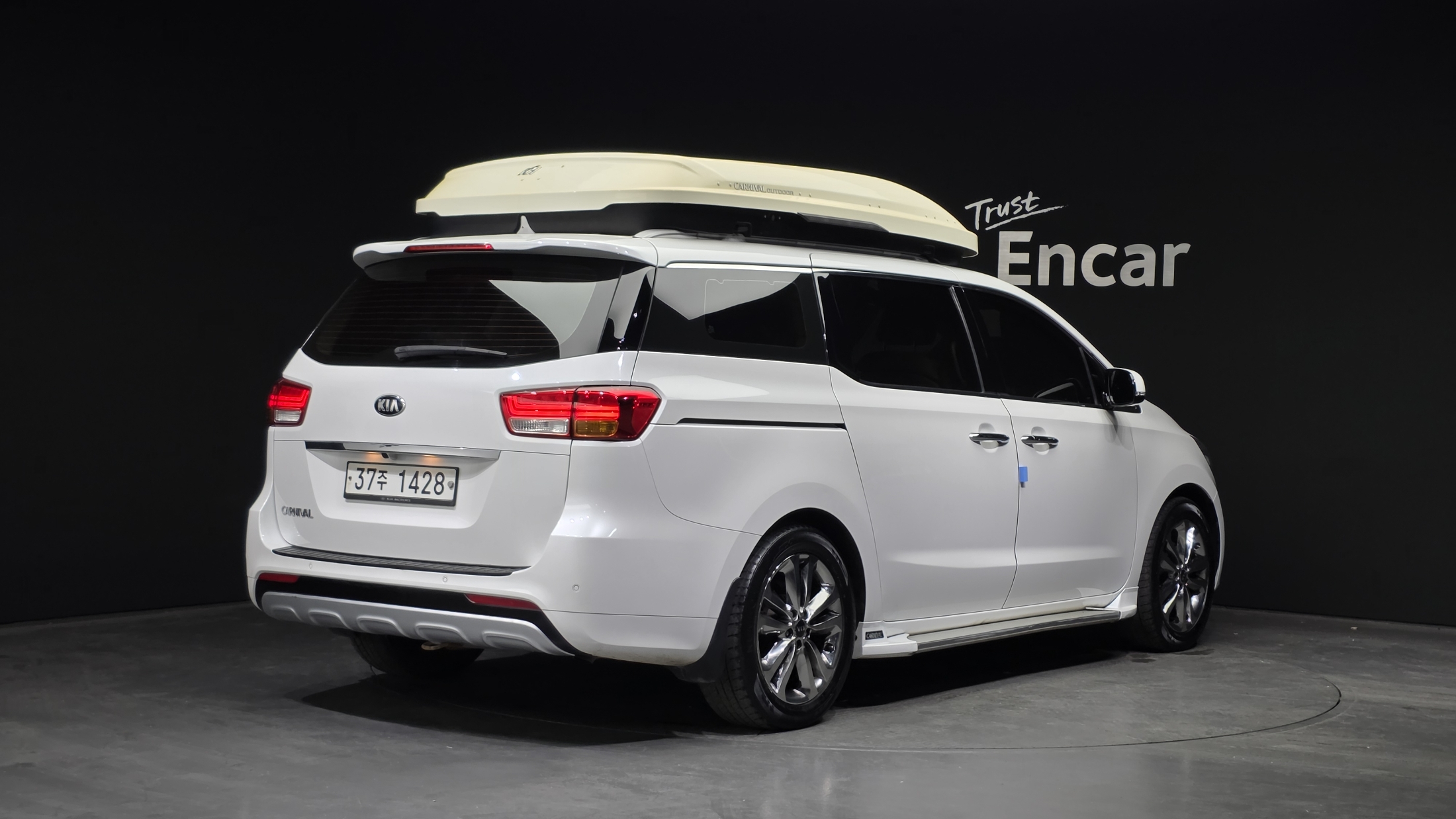 KIA CARNIVAL photo 2