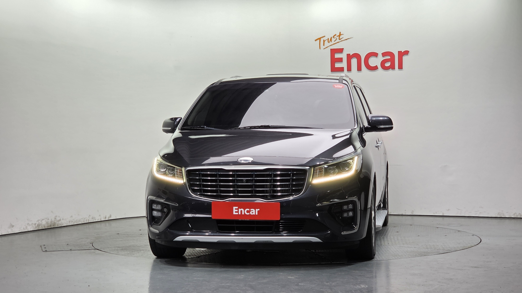 KIA CARNIVAL photo 3