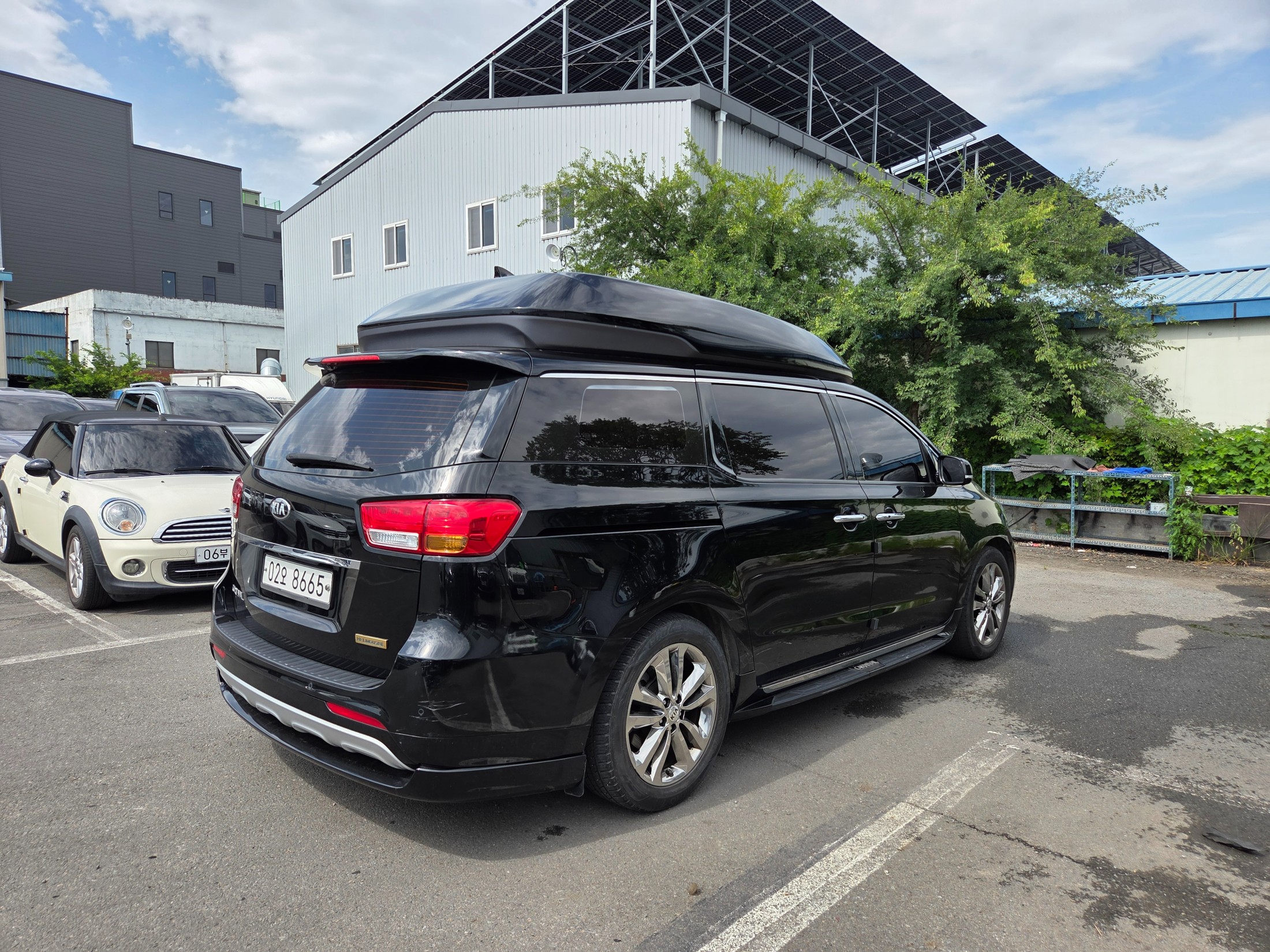 KIA CARNIVAL photo 2
