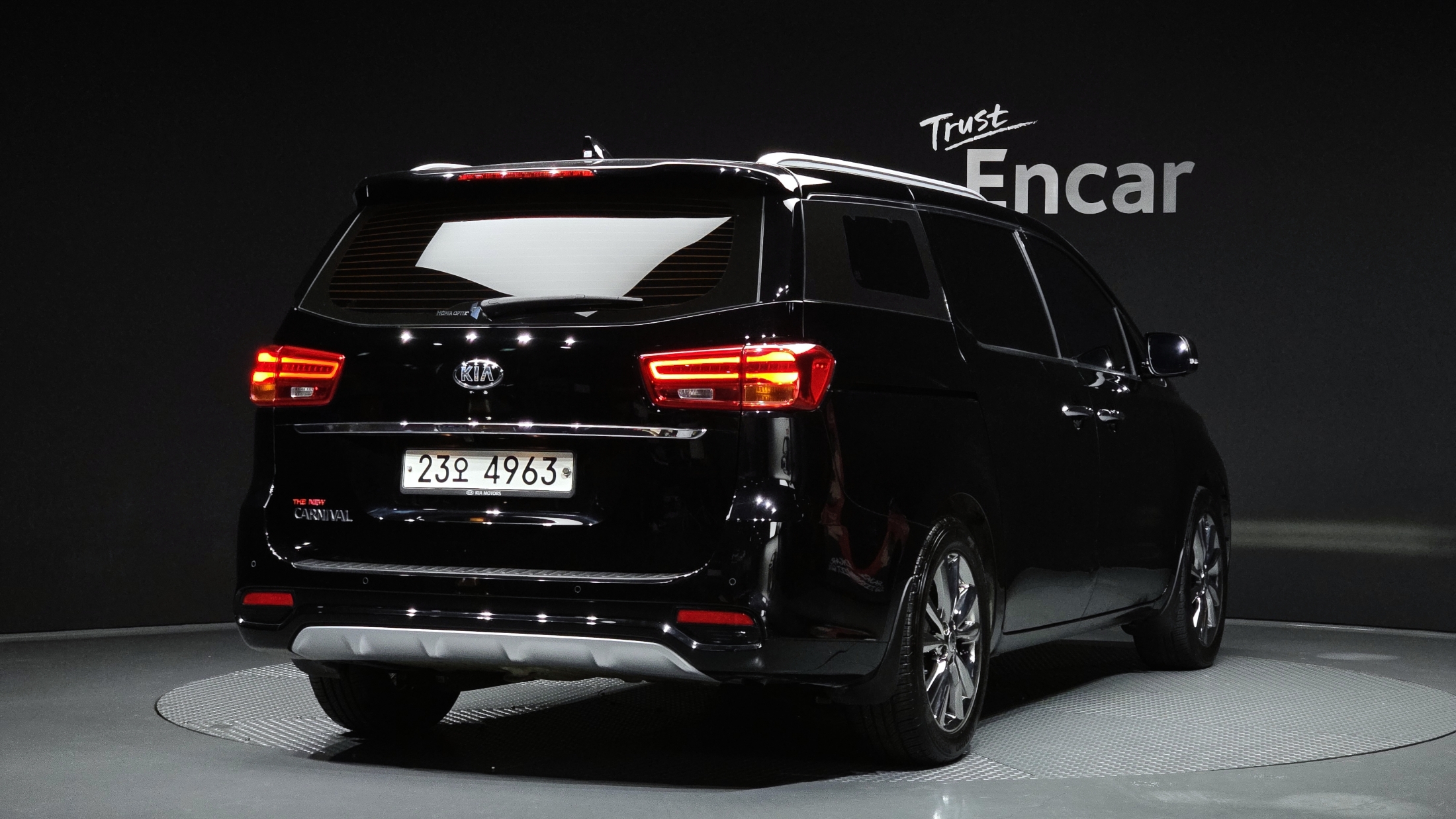 KIA CARNIVAL photo 2