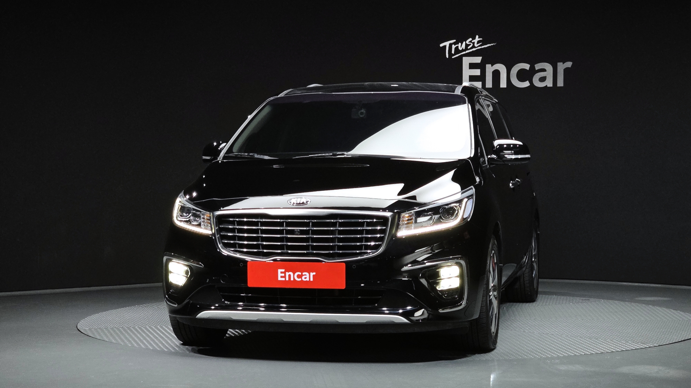 KIA CARNIVAL photo 3