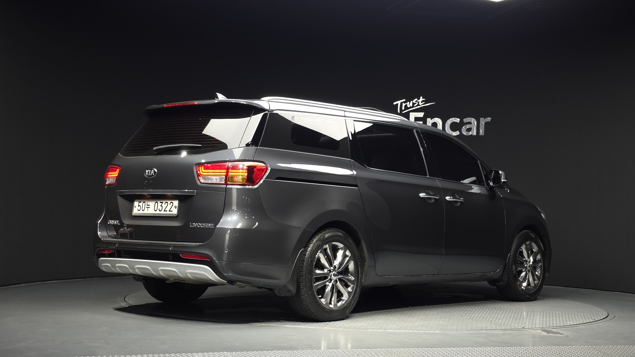 KIA CARNIVAL photo 2