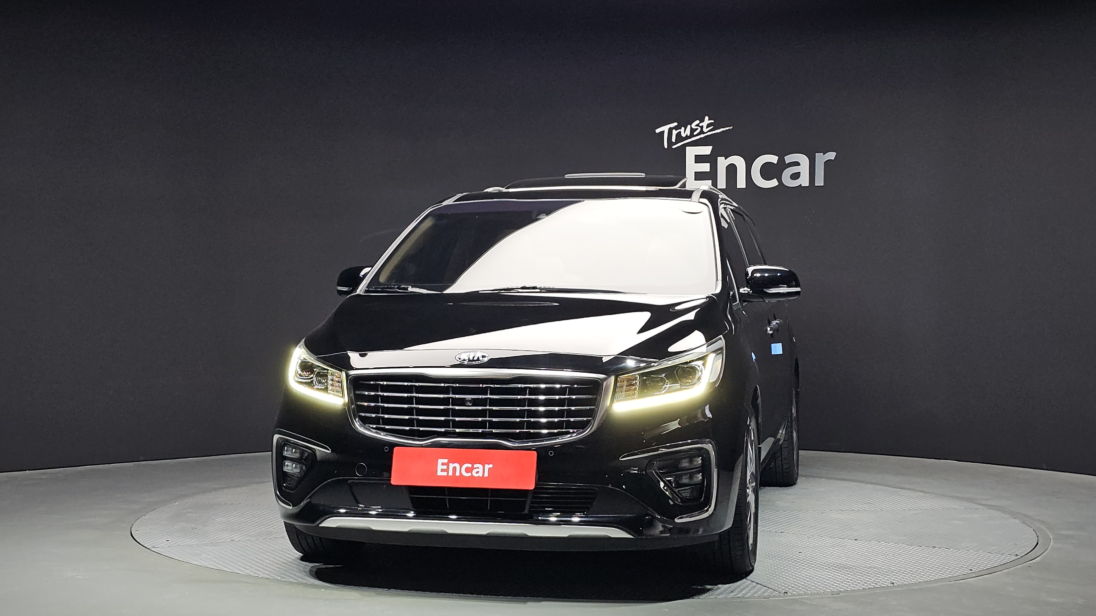 KIA CARNIVAL photo 3