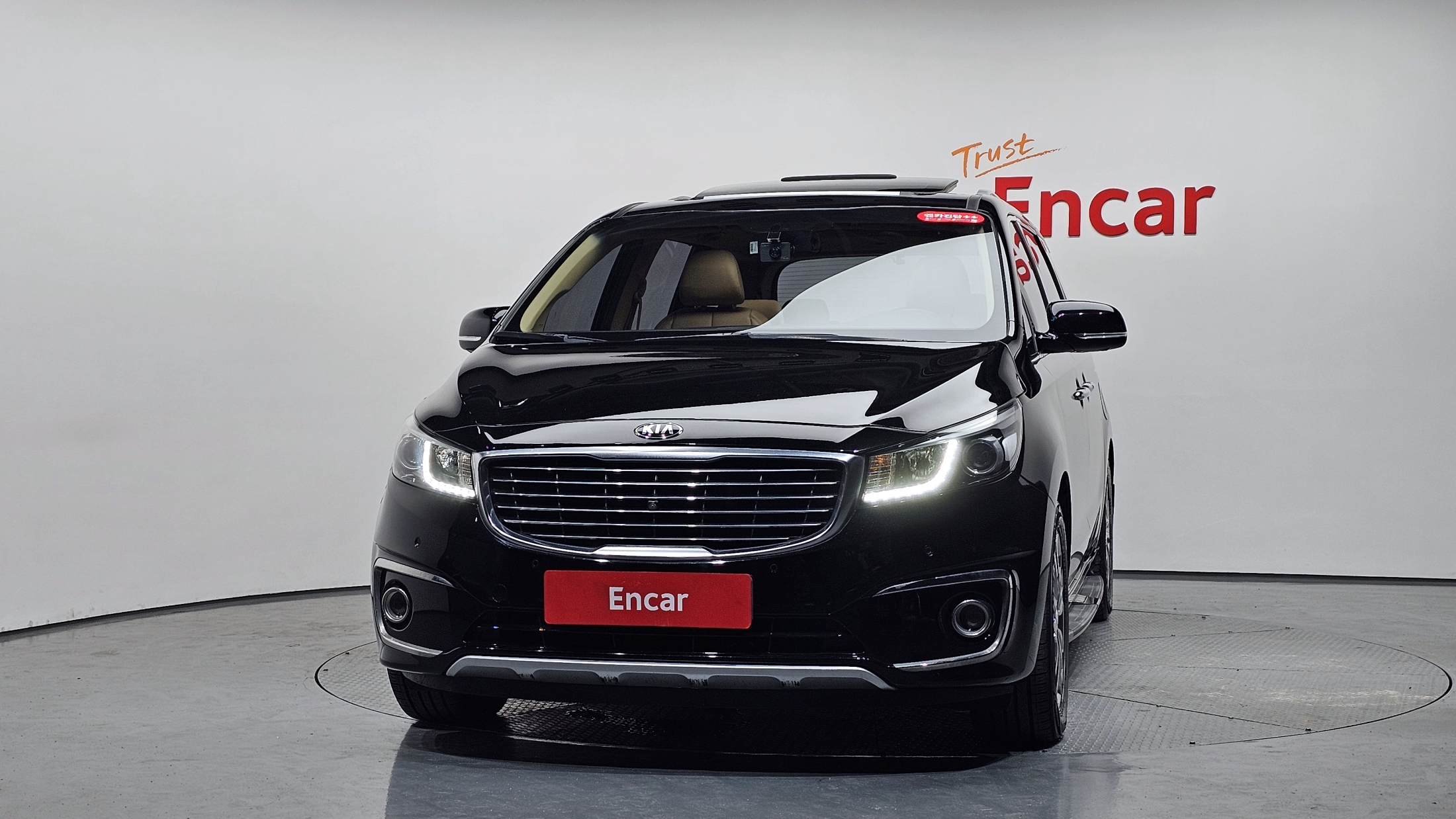KIA CARNIVAL photo 3