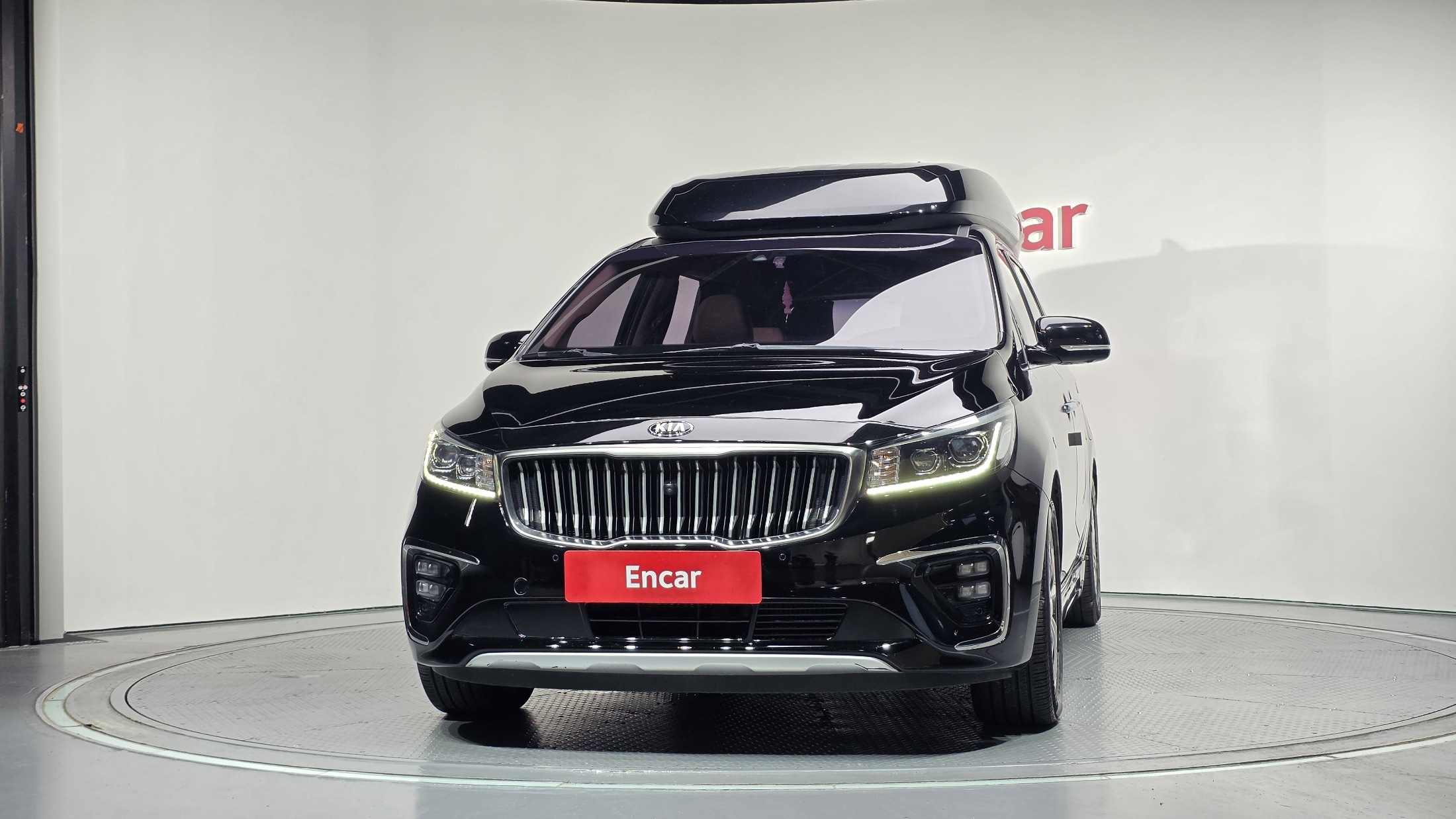 KIA CARNIVAL photo 3