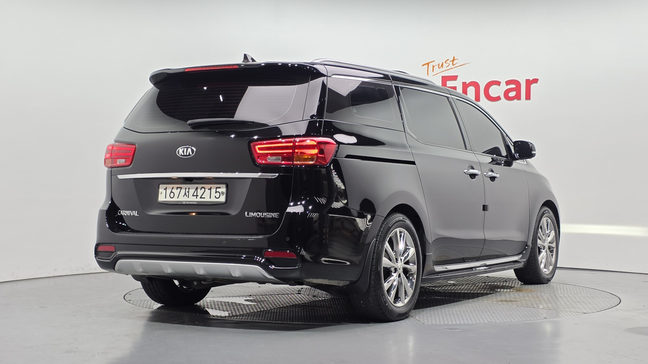 KIA CARNIVAL photo 2