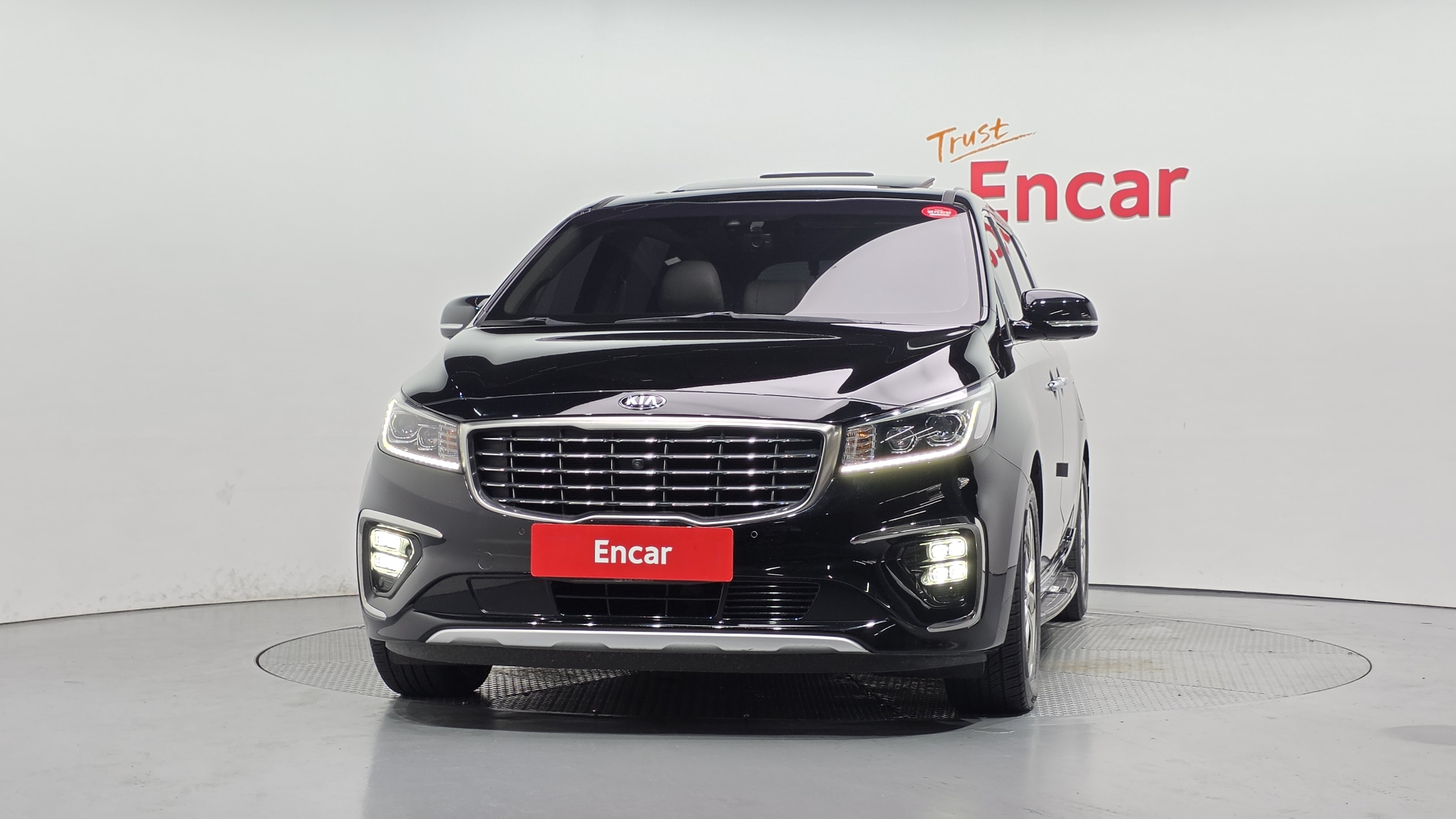 KIA CARNIVAL photo 3