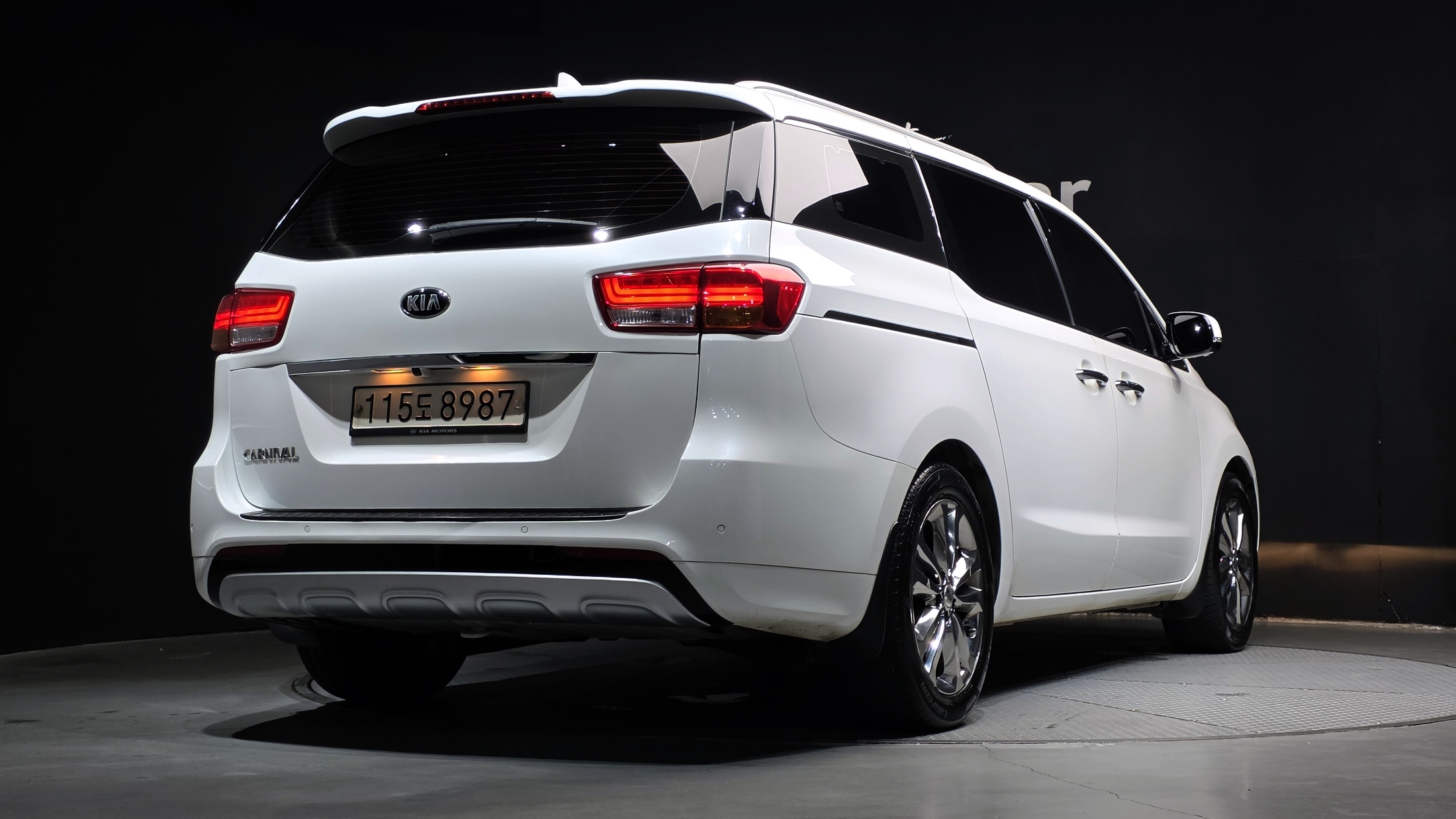 KIA CARNIVAL photo 2