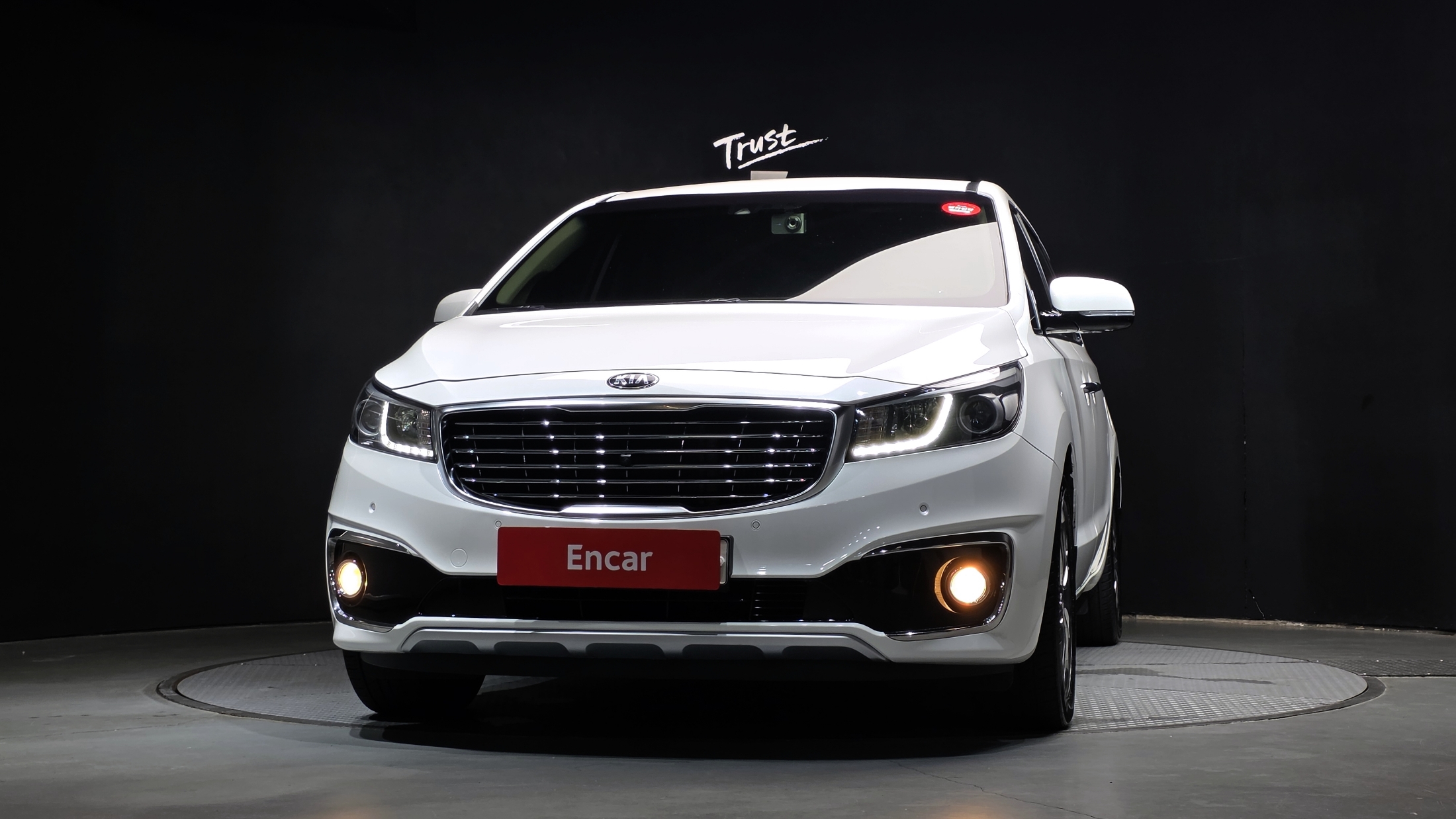 KIA CARNIVAL photo 3