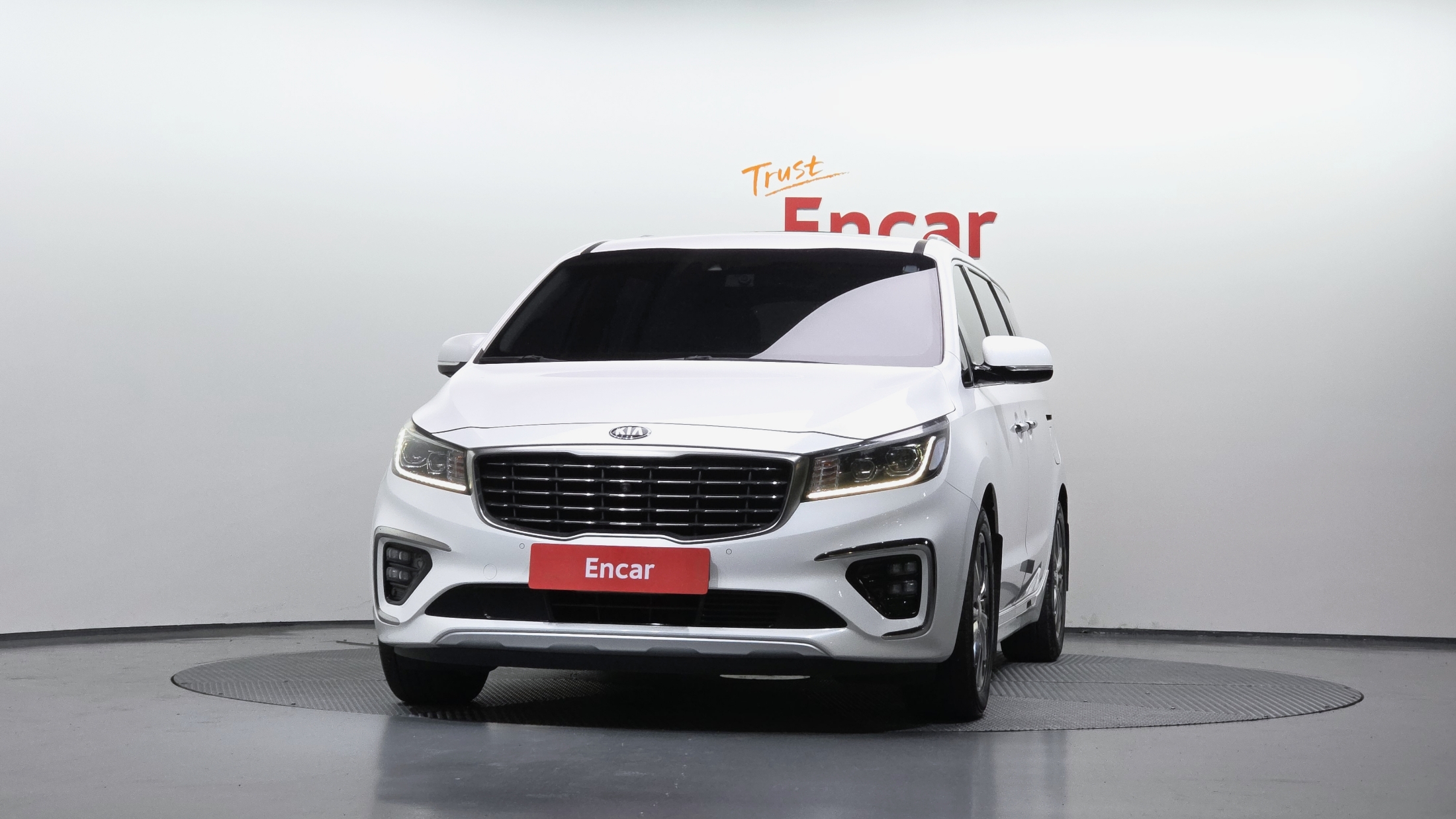 KIA CARNIVAL photo 3