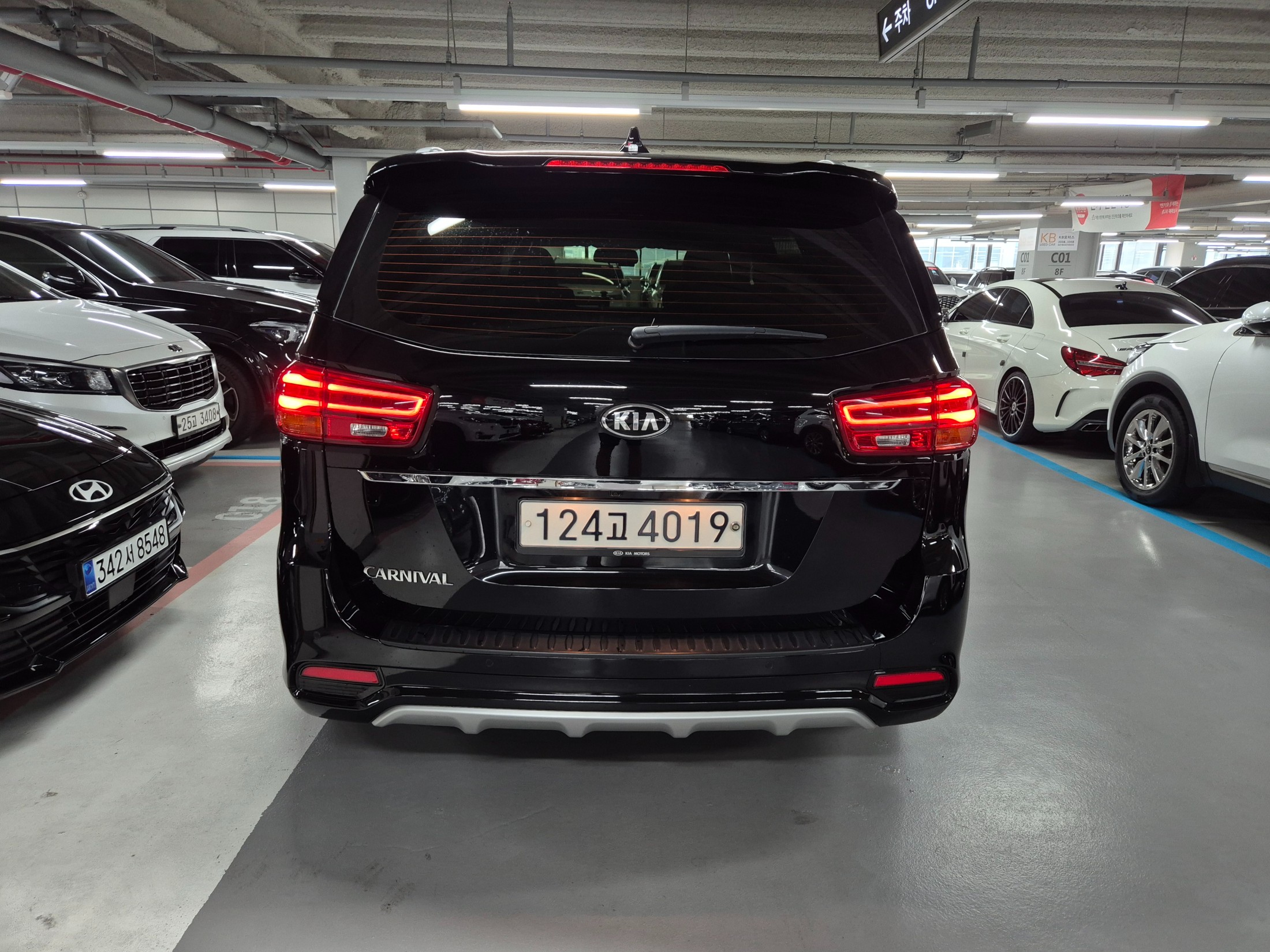 KIA CARNIVAL photo 3