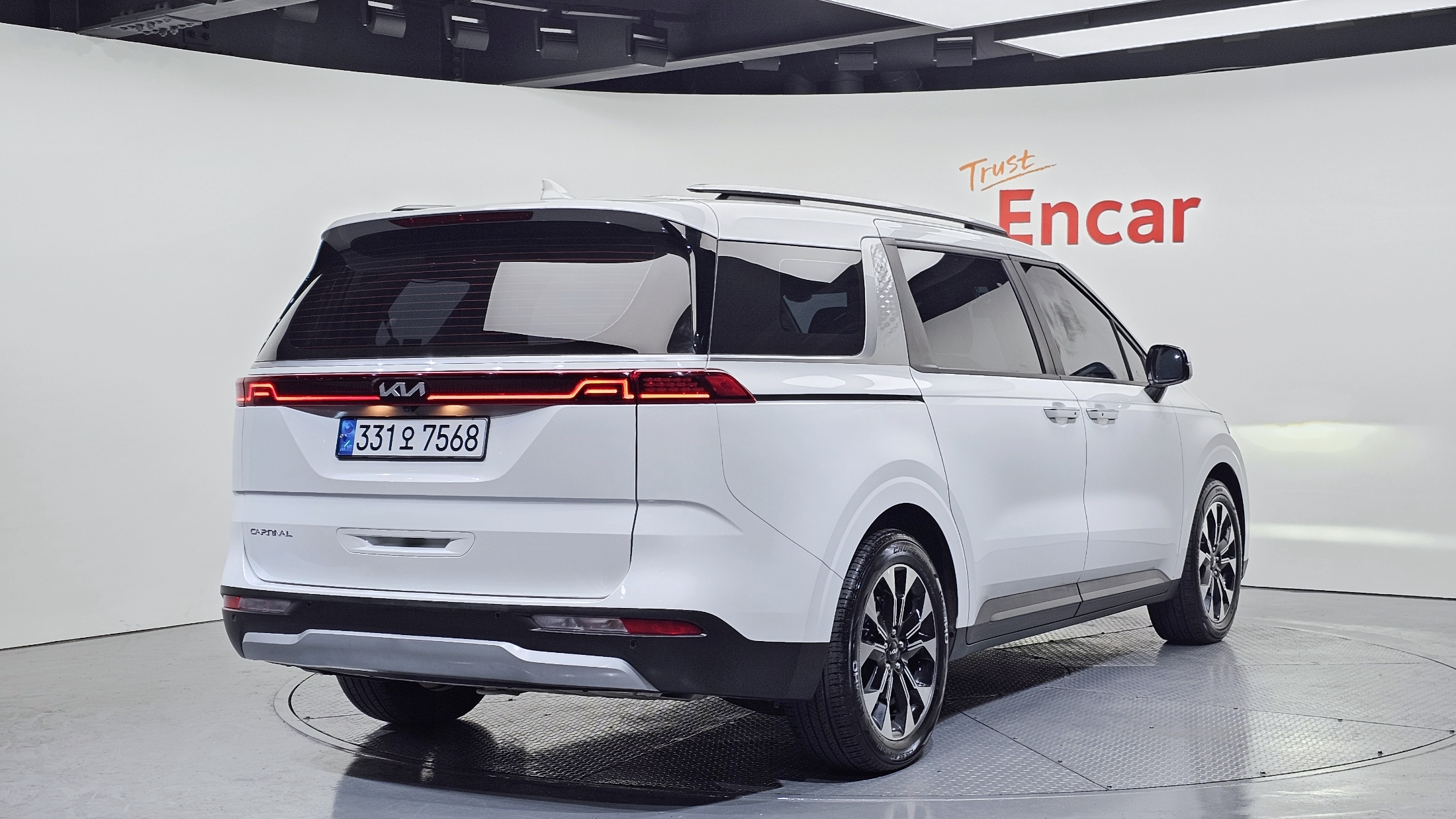KIA CARNIVAL photo 2
