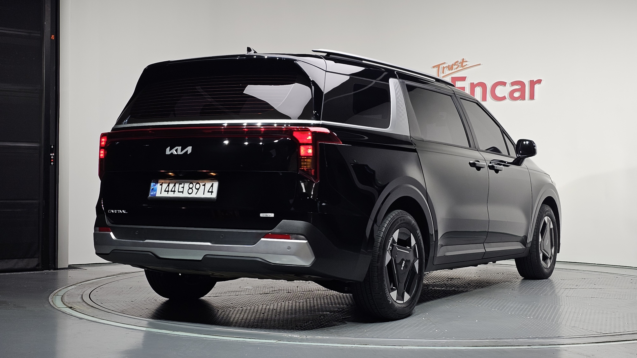 KIA CARNIVAL photo 2