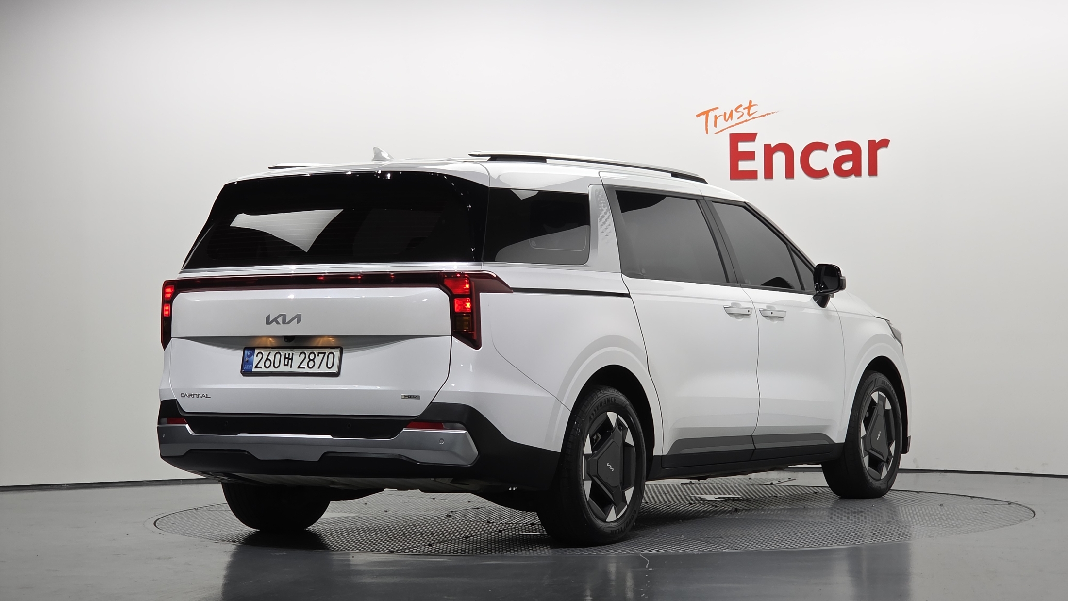 KIA CARNIVAL photo 2