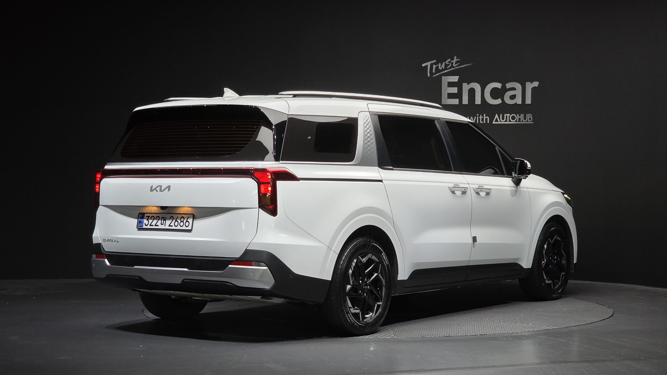 KIA CARNIVAL photo 2