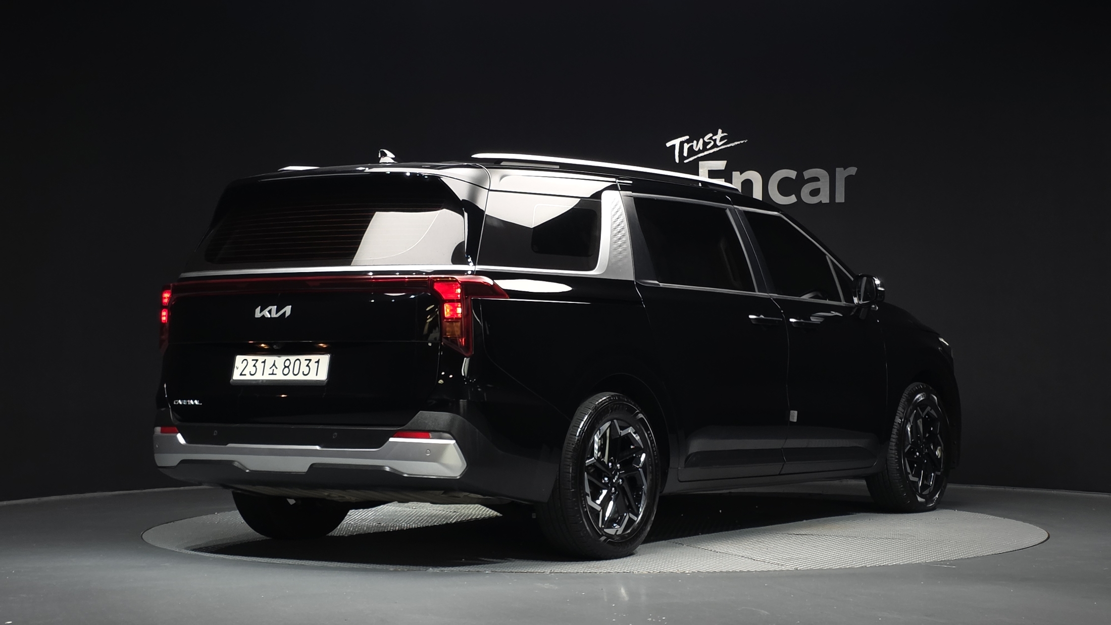 KIA CARNIVAL photo 2
