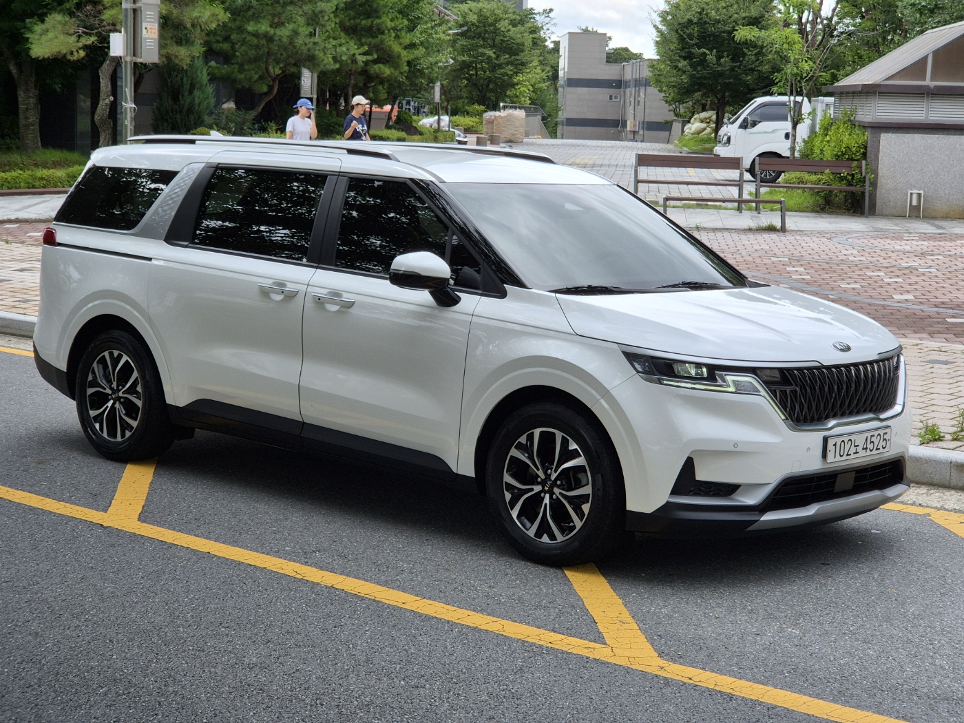KIA CARNIVAL photo 2