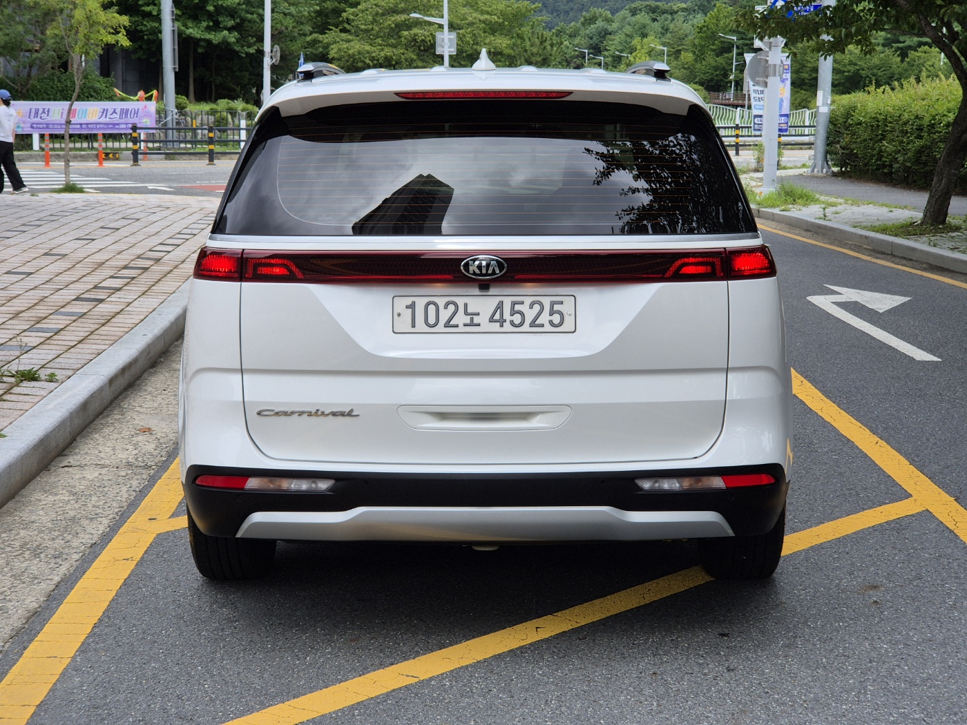 KIA CARNIVAL photo 3