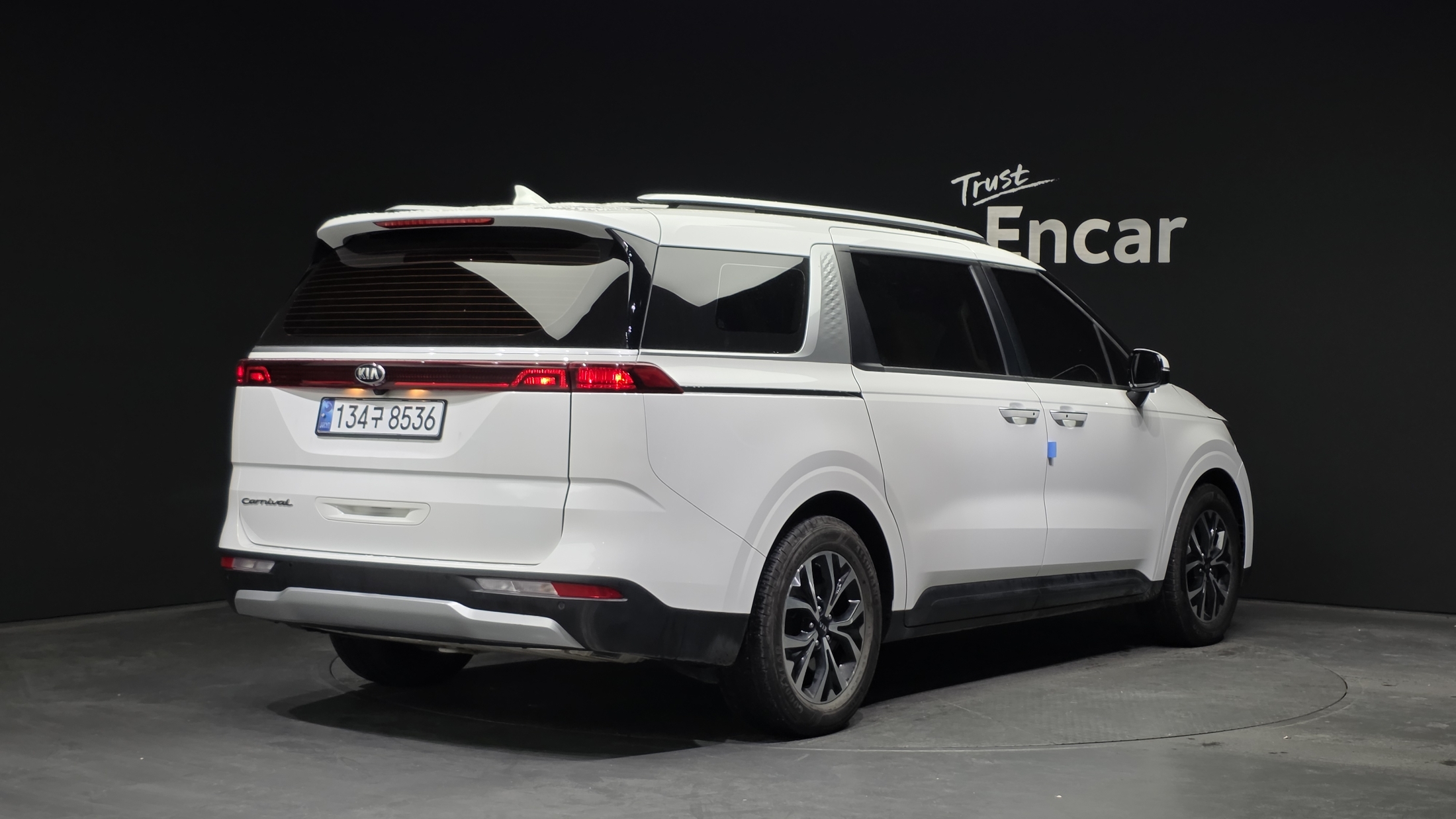 KIA CARNIVAL photo 2