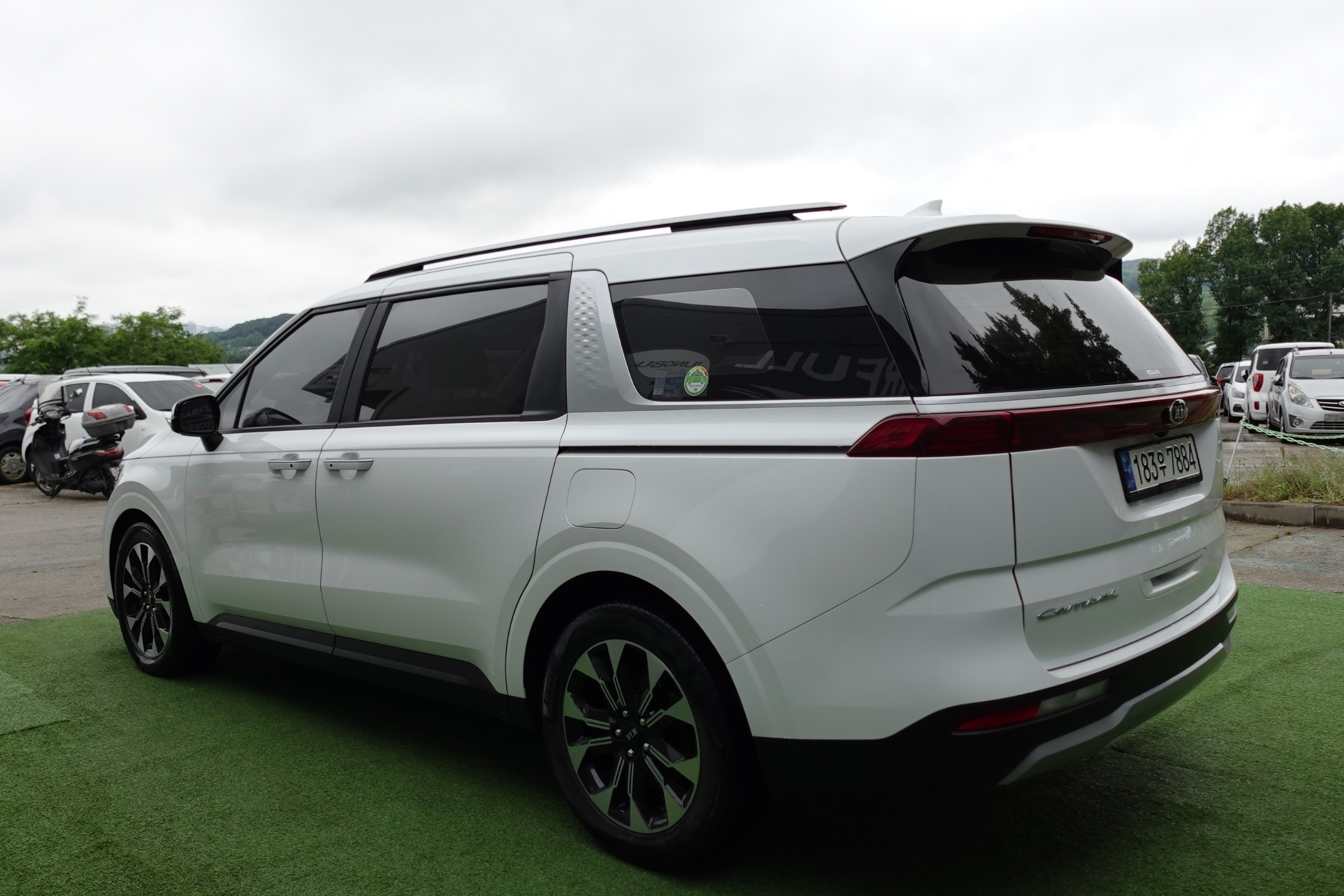 KIA CARNIVAL photo 3