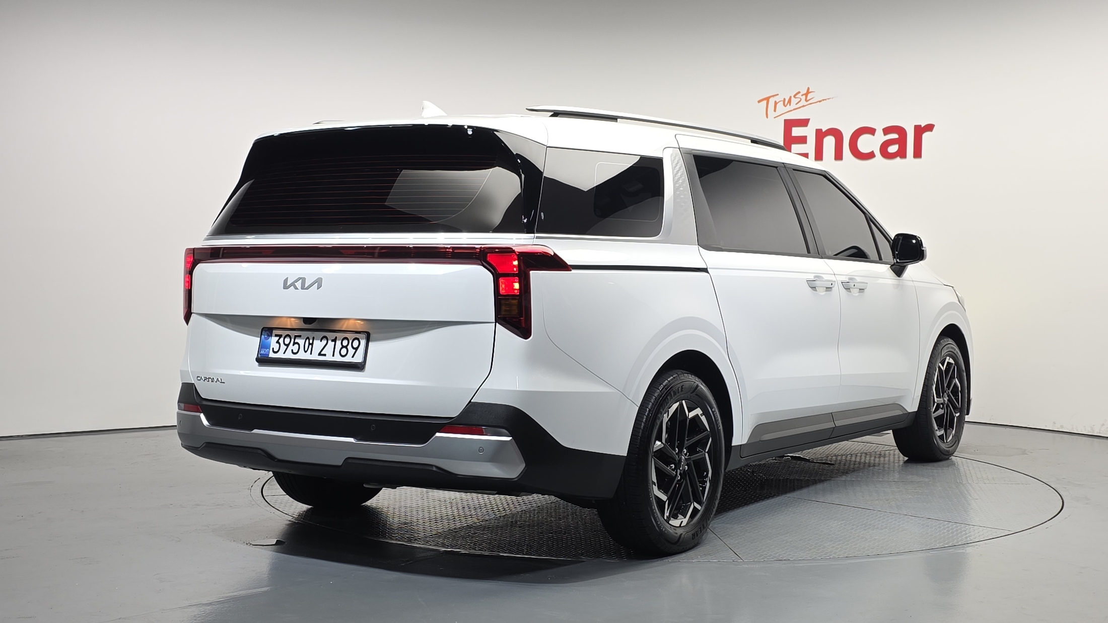 KIA CARNIVAL photo 2