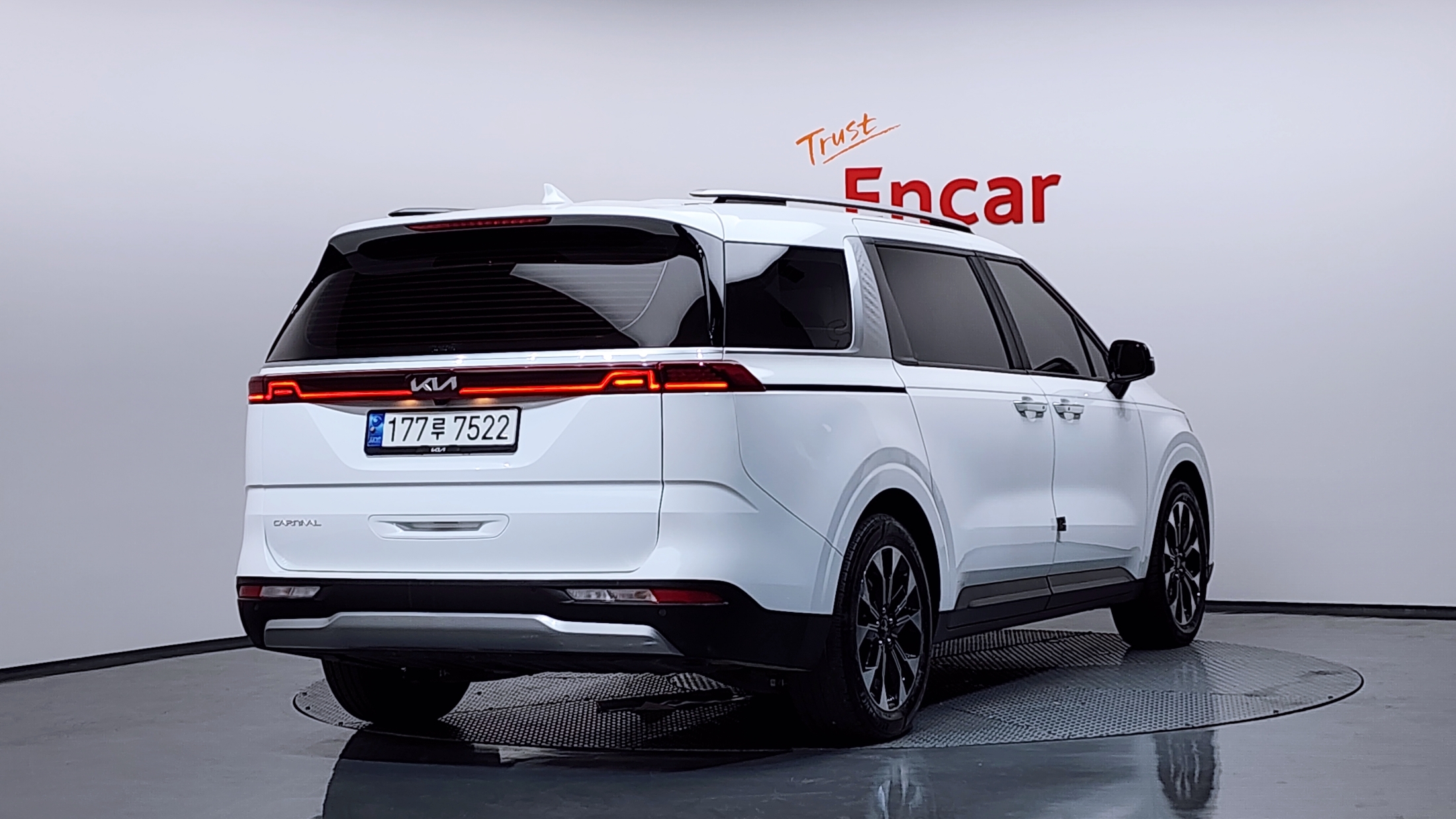 KIA CARNIVAL photo 2