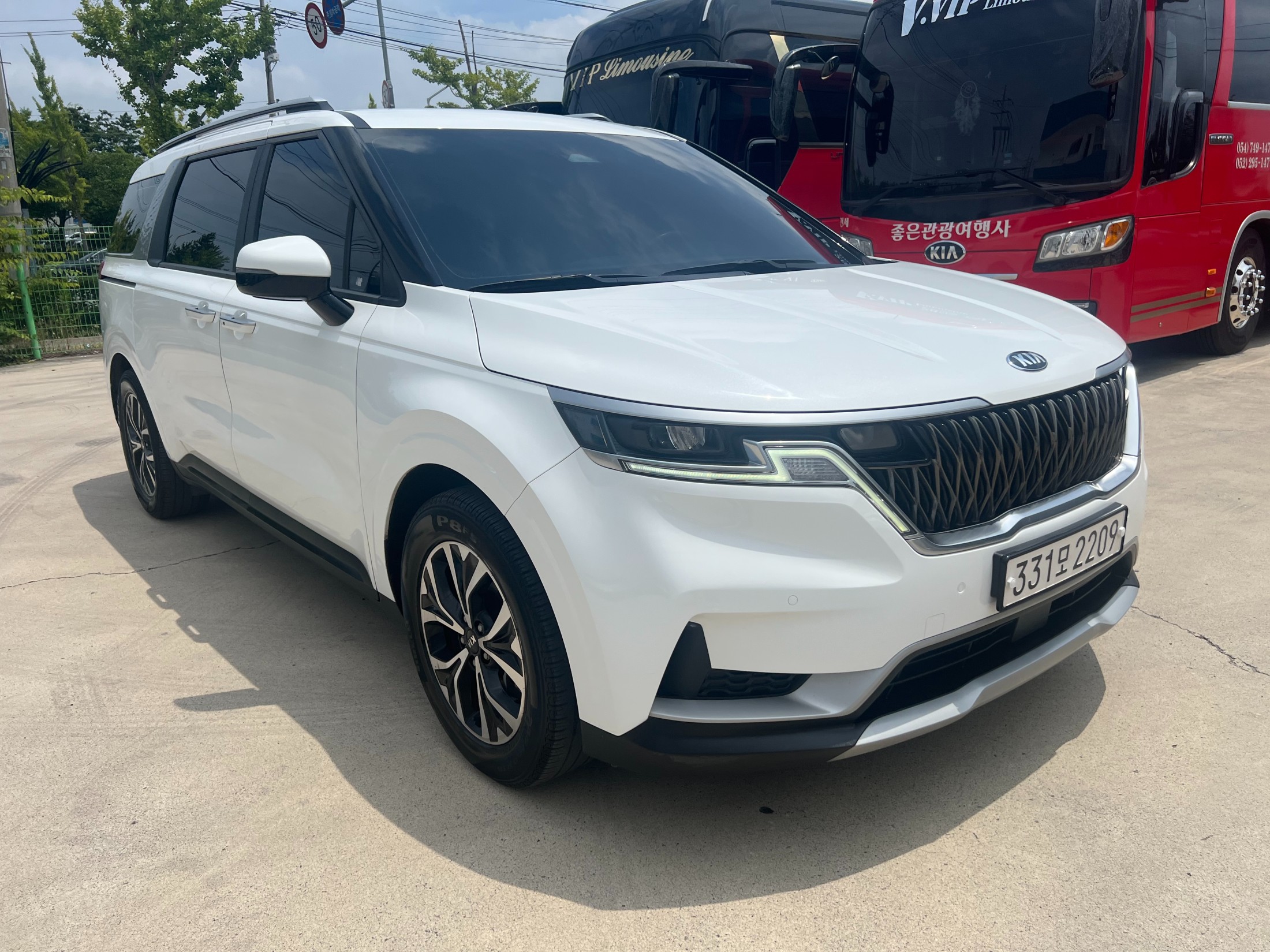 KIA CARNIVAL photo 3