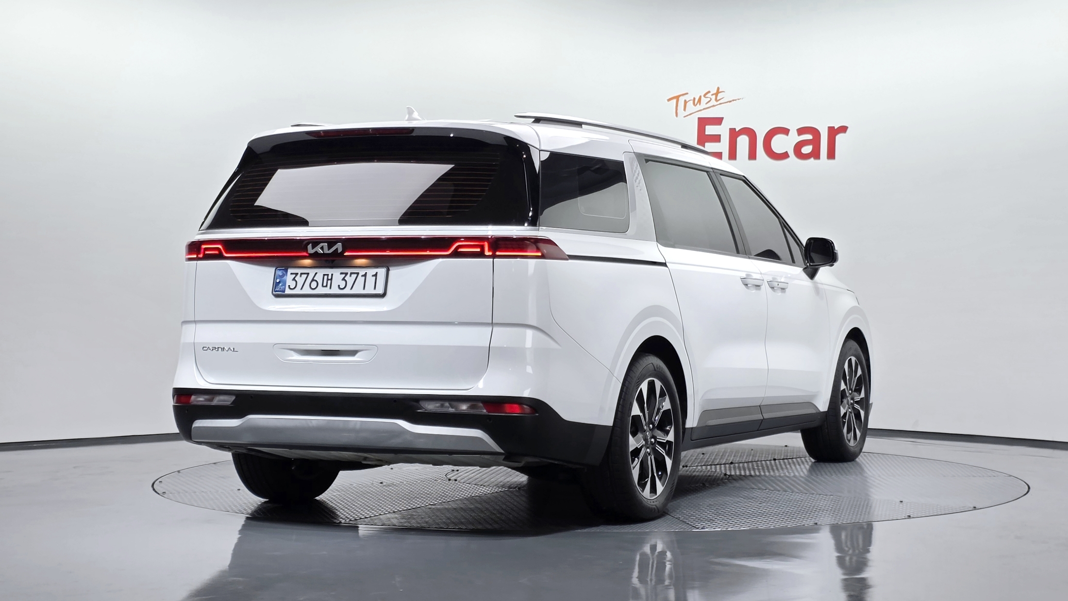 KIA CARNIVAL photo 2