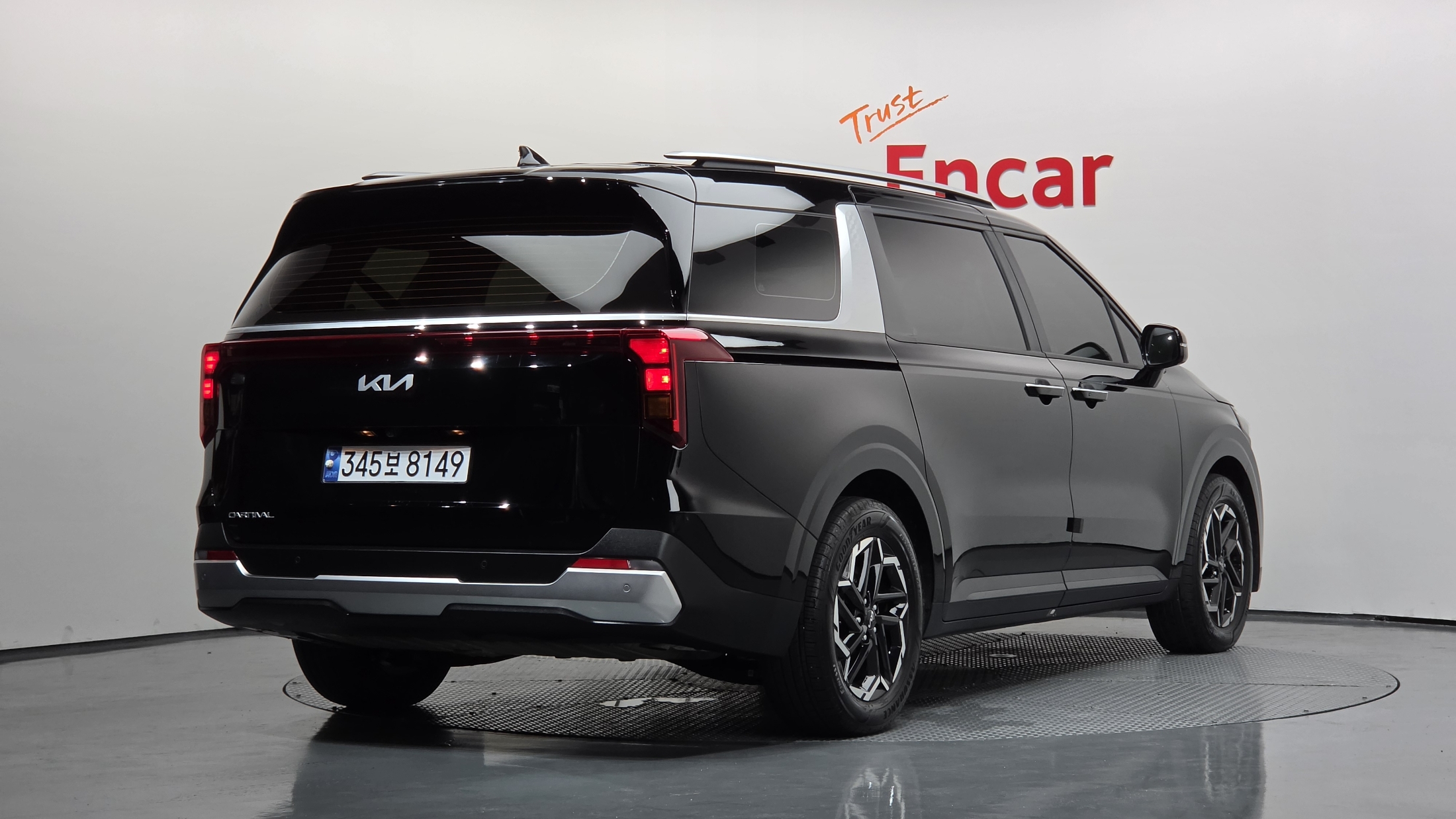 KIA CARNIVAL photo 2