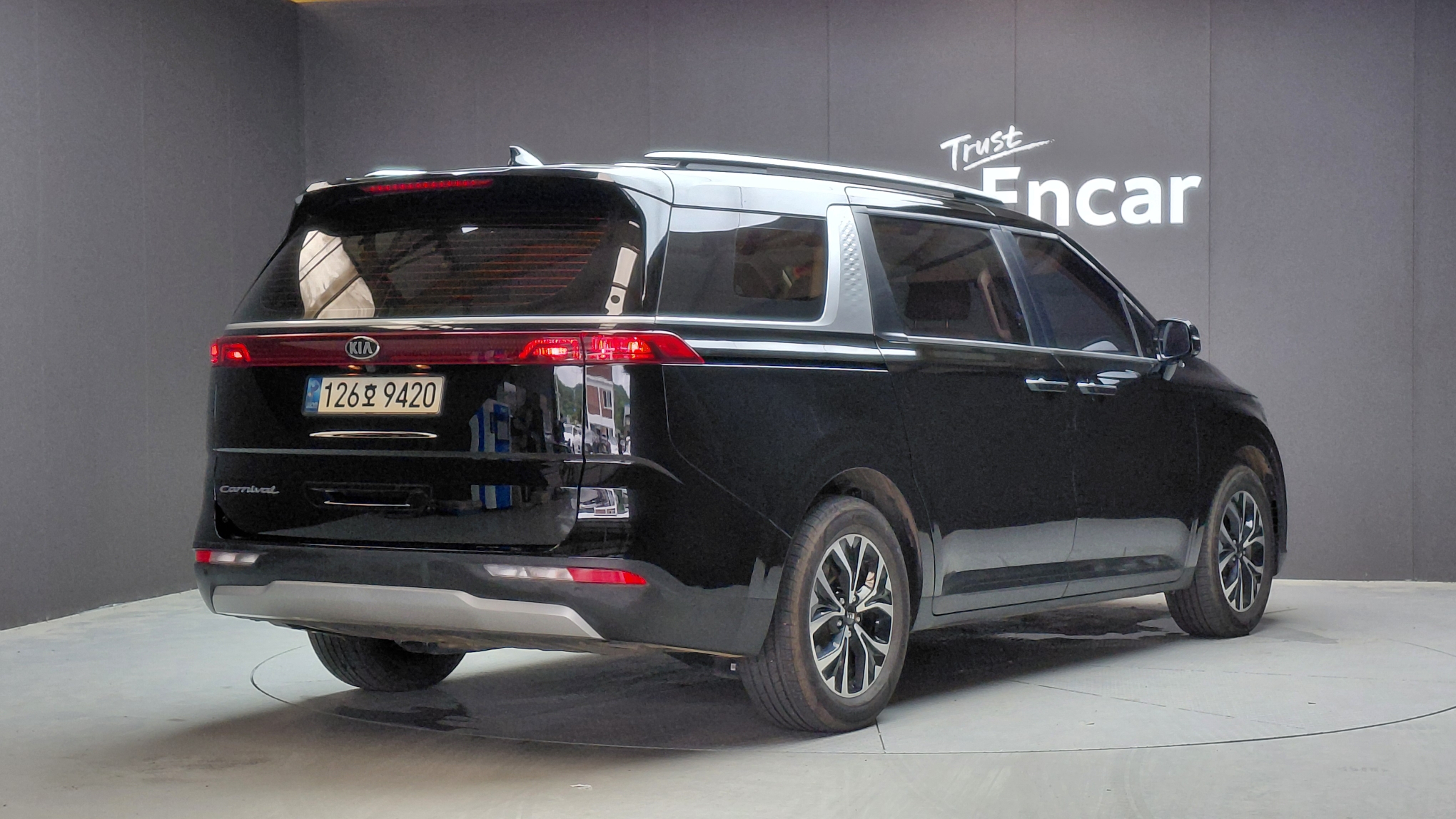 KIA CARNIVAL photo 2
