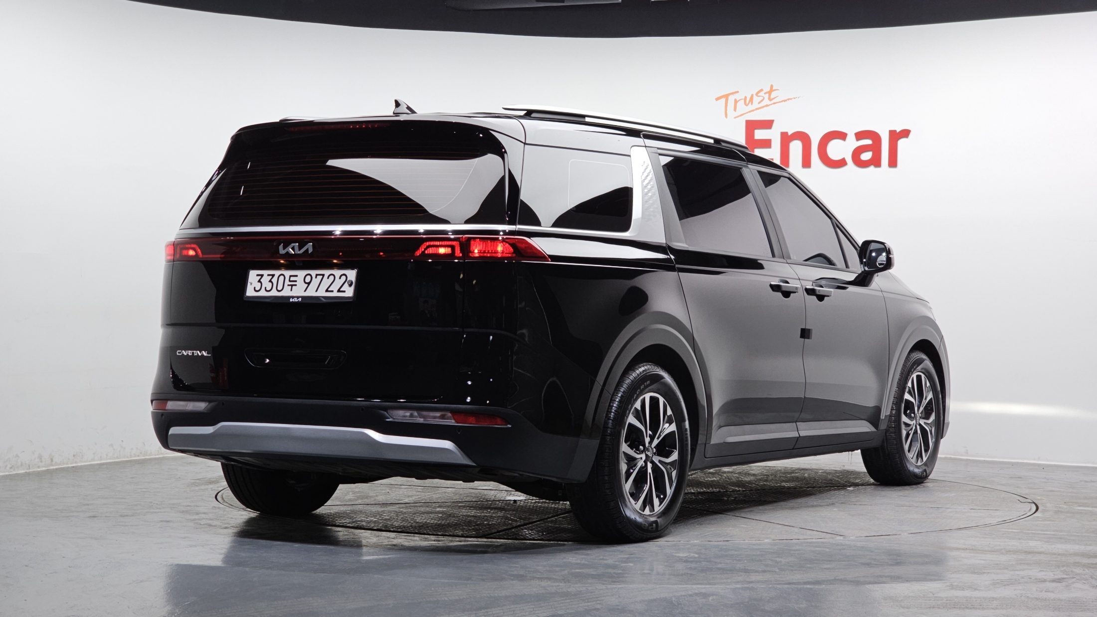 KIA CARNIVAL photo 2
