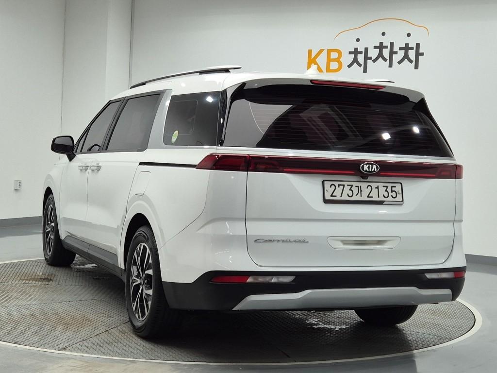 KIA CARNIVAL photo 2