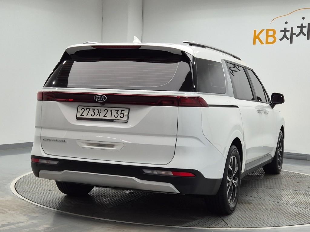 KIA CARNIVAL photo 3