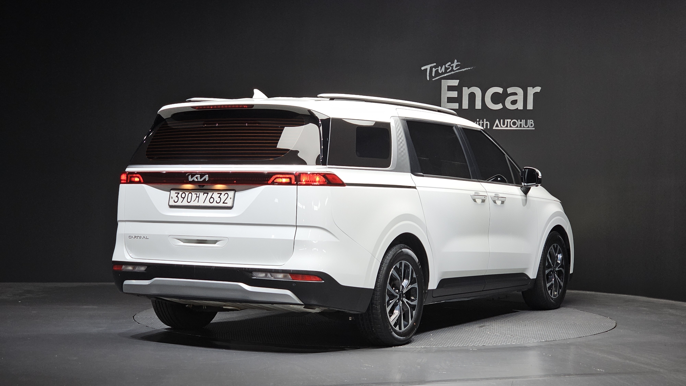 KIA CARNIVAL photo 2