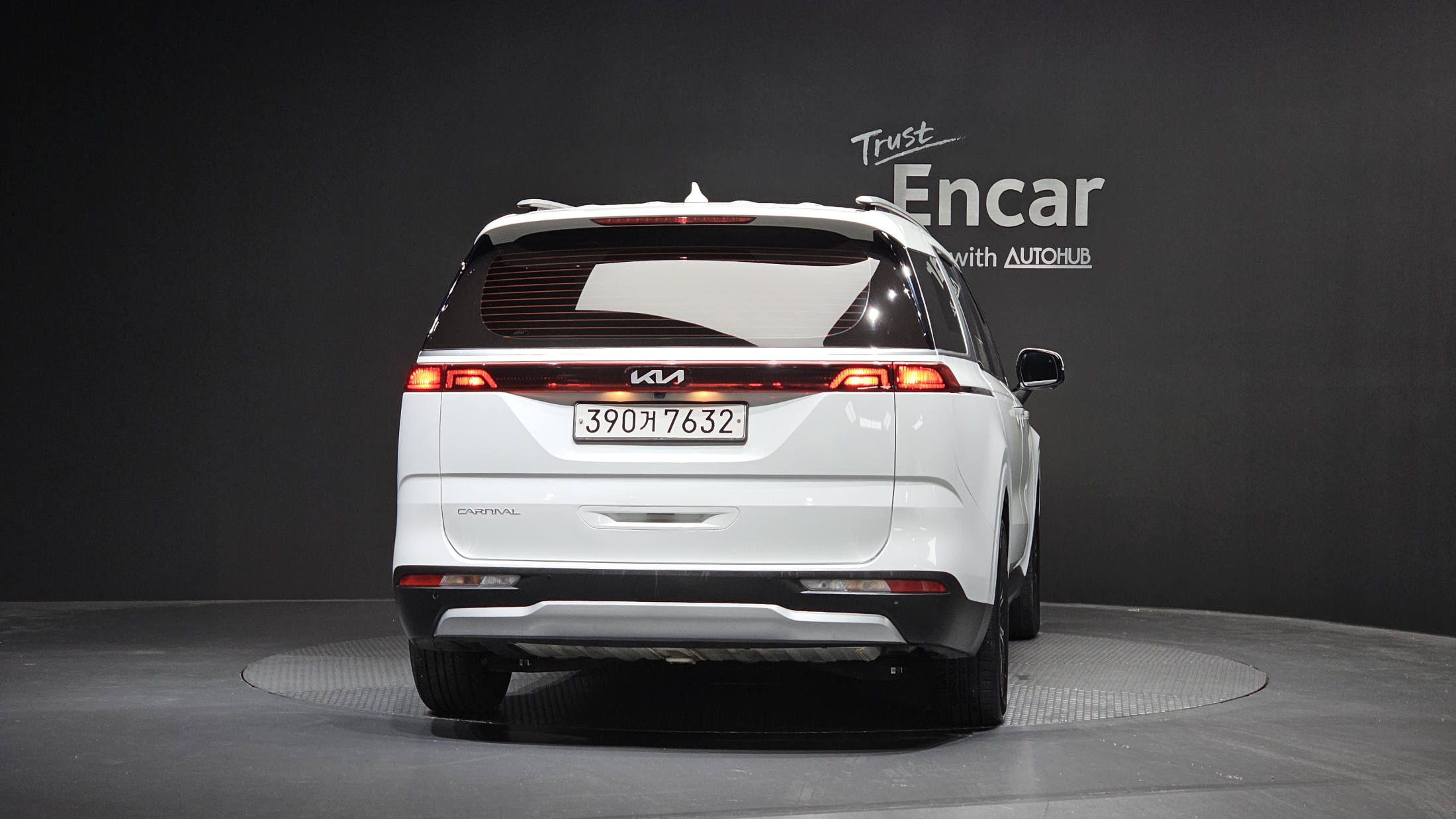 KIA CARNIVAL photo 3