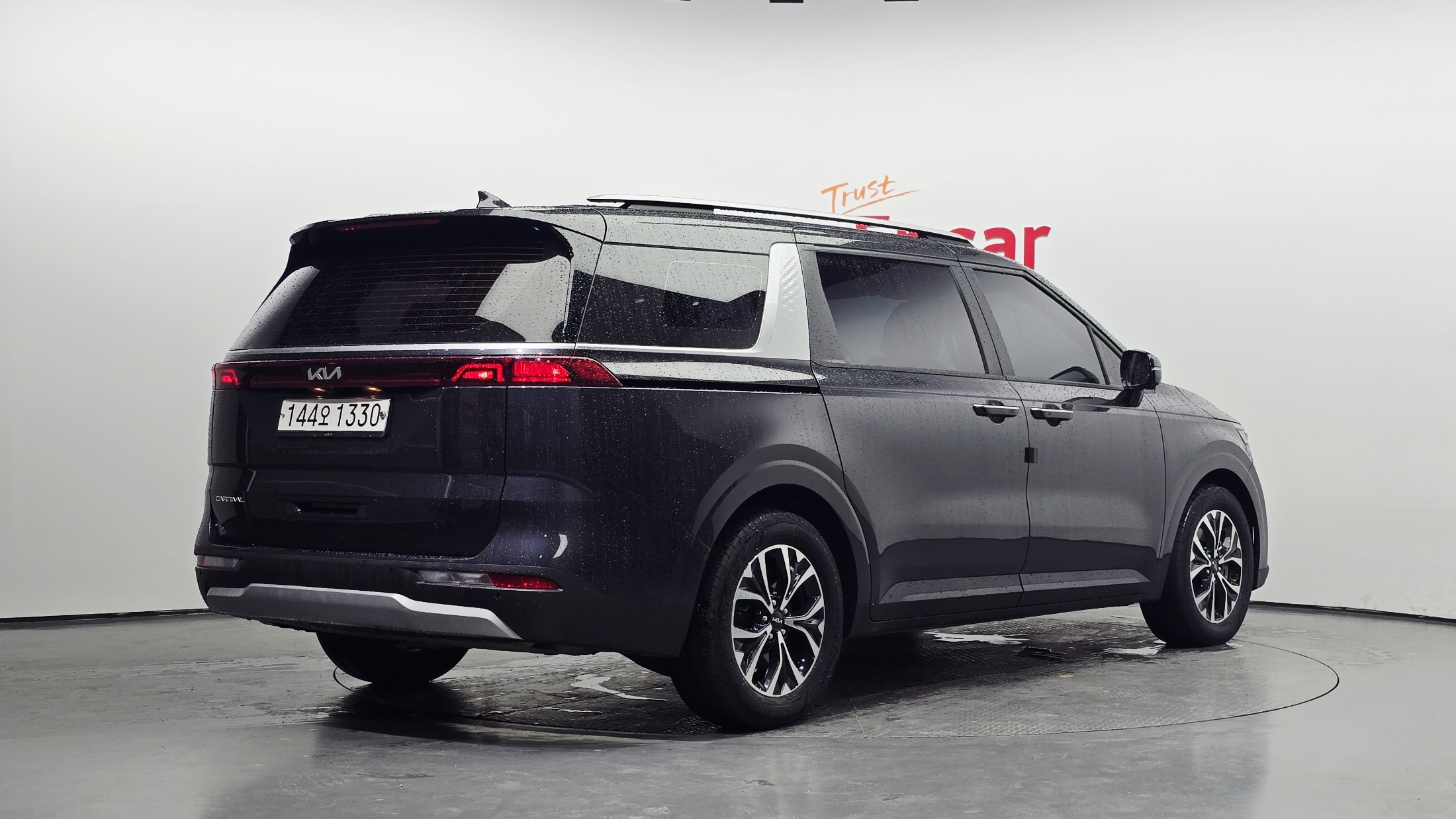 KIA CARNIVAL photo 2
