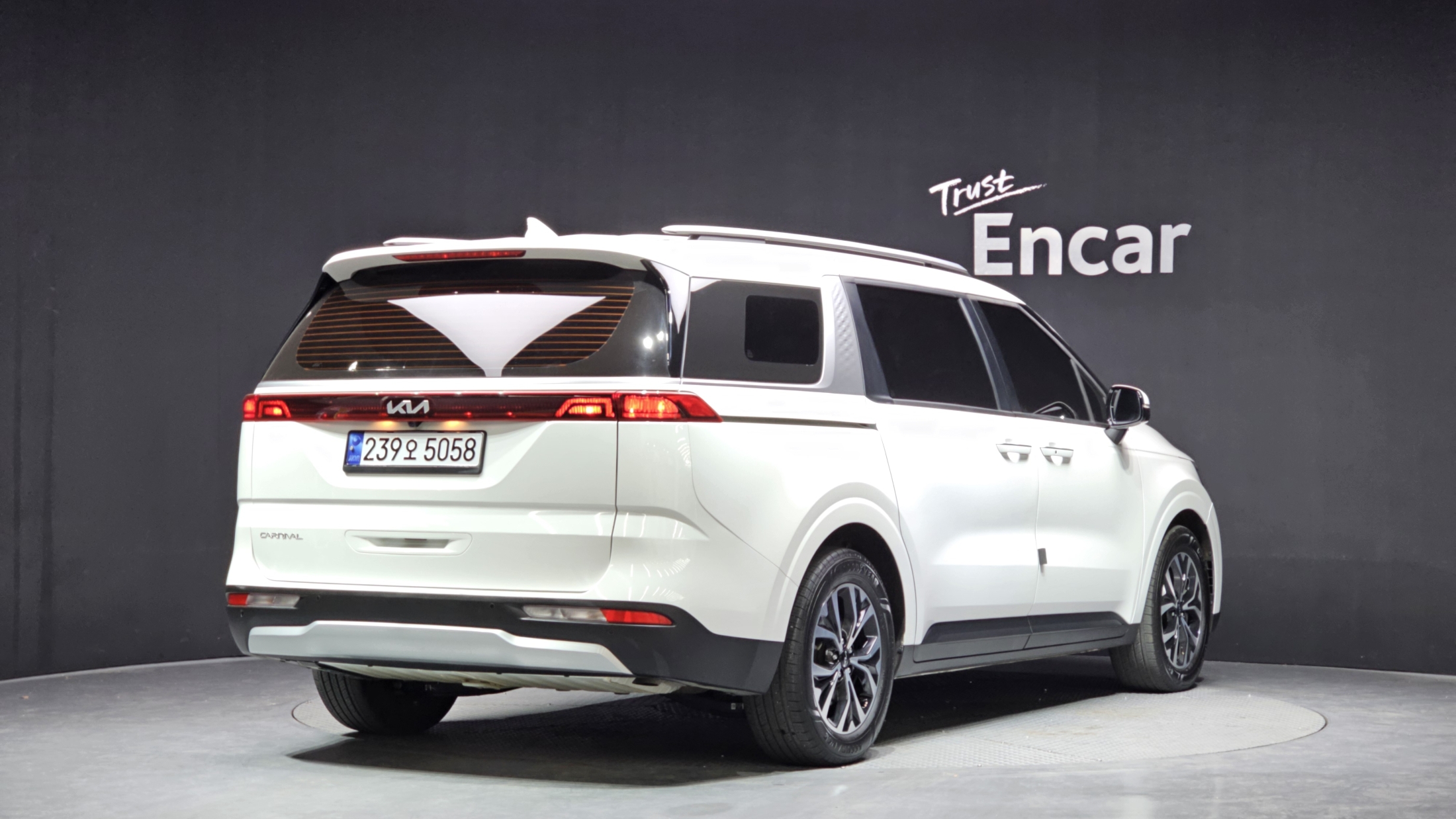 KIA CARNIVAL photo 2