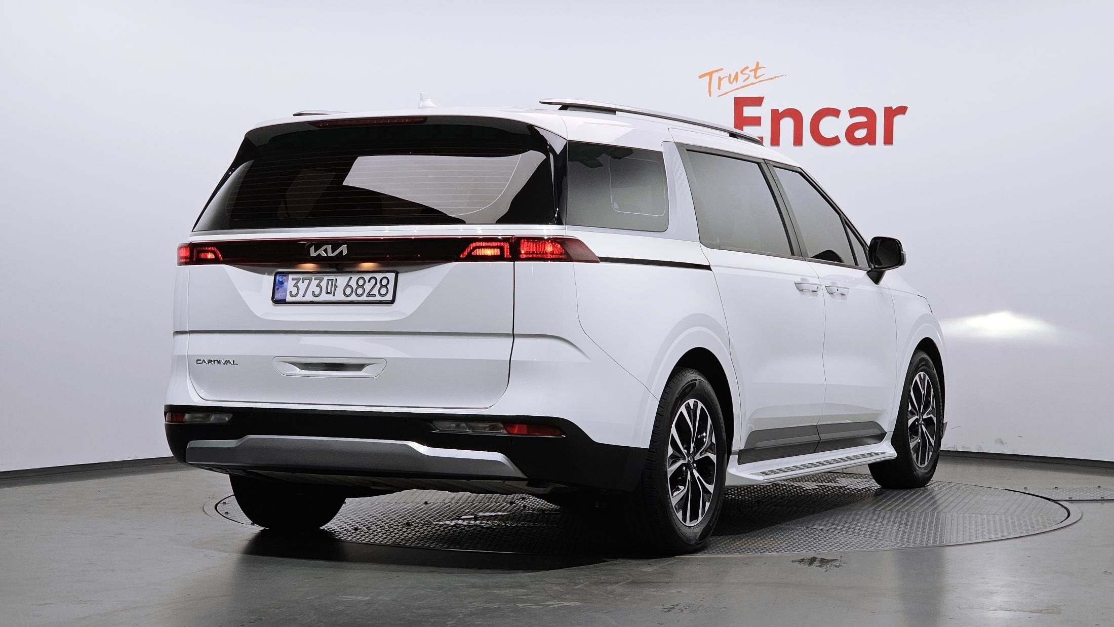 KIA CARNIVAL photo 2