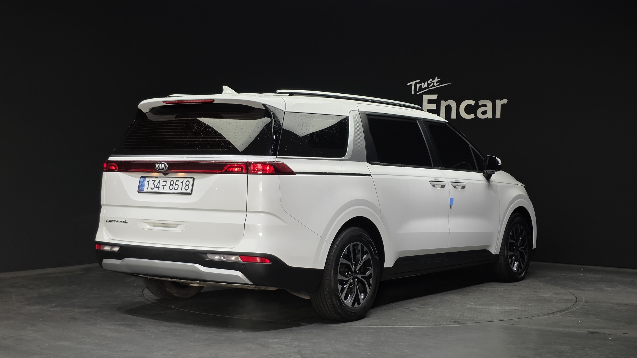 KIA CARNIVAL photo 2