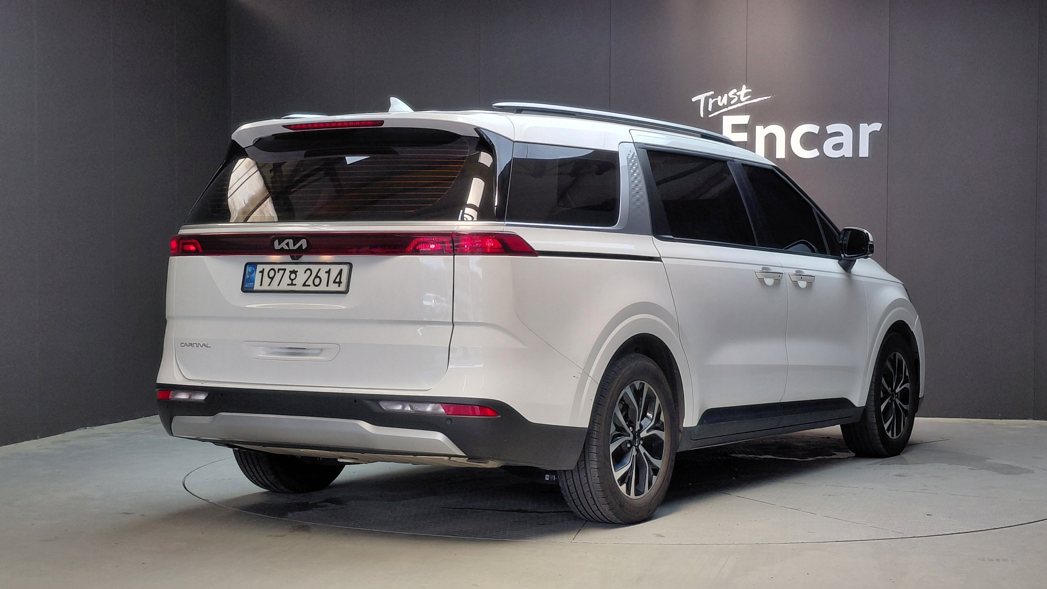 KIA CARNIVAL photo 2