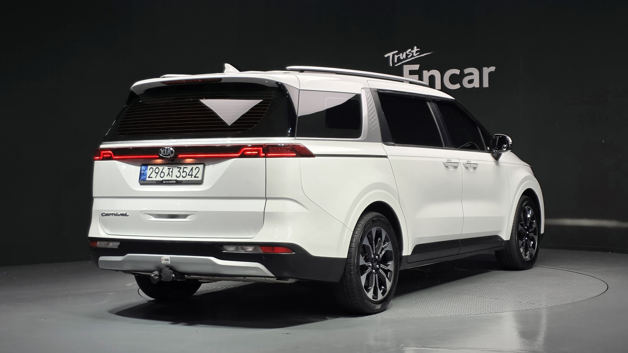 KIA CARNIVAL photo 2