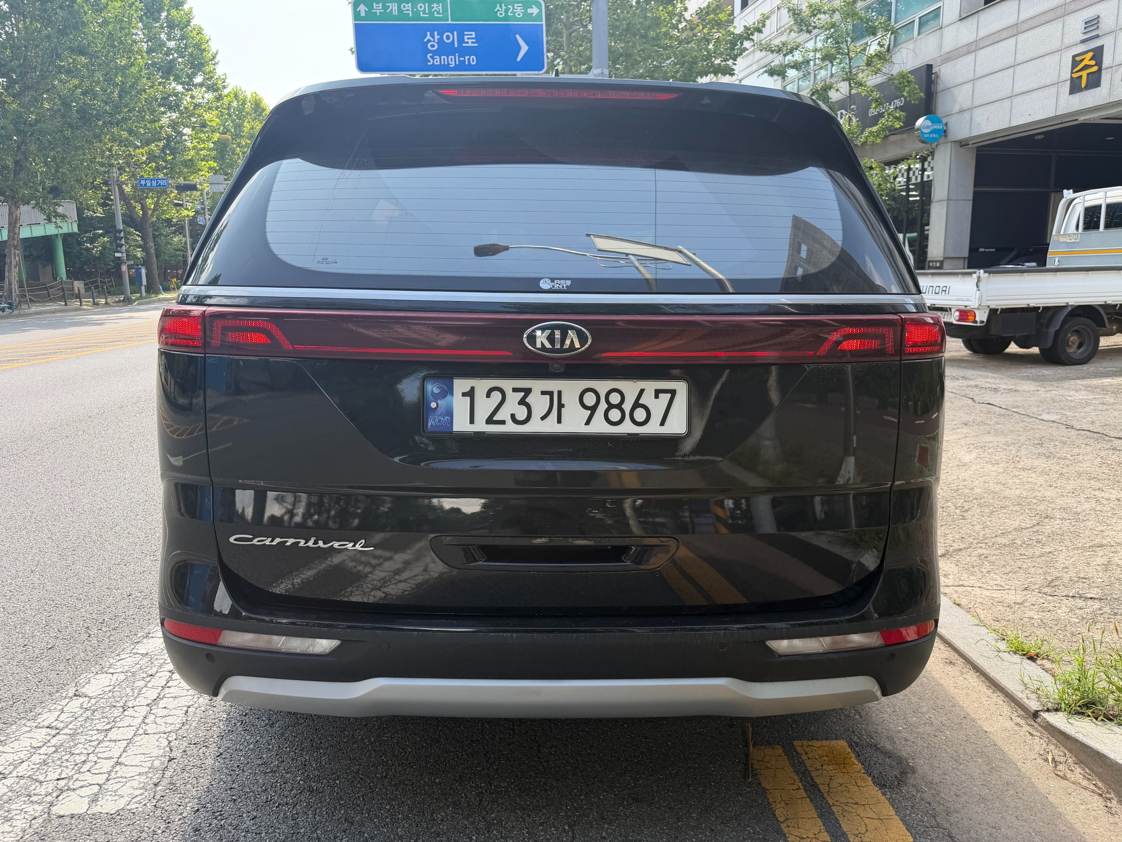 KIA CARNIVAL photo 3