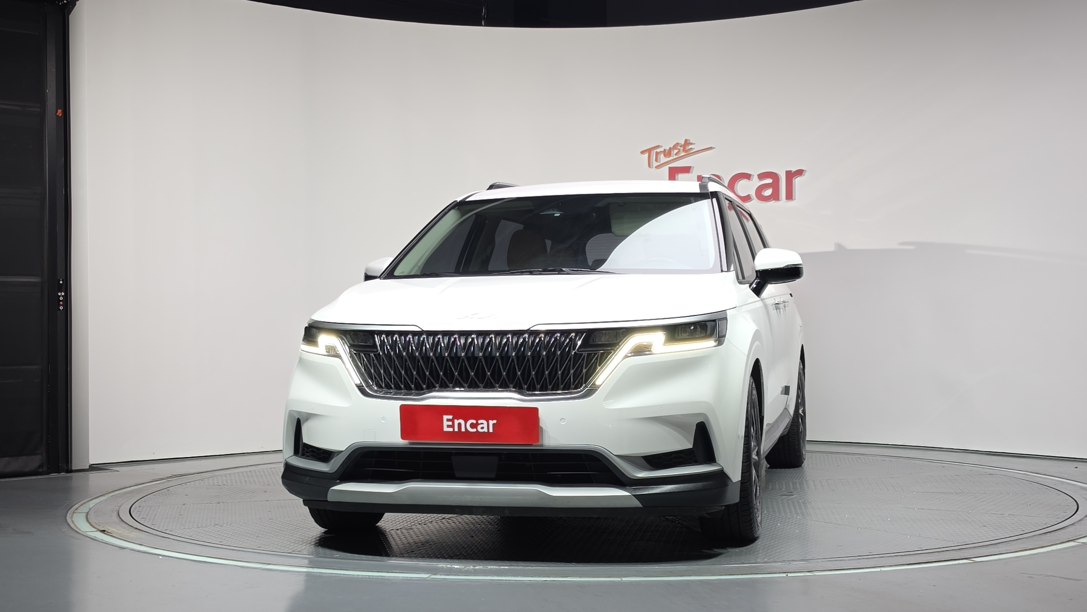 KIA CARNIVAL photo 3
