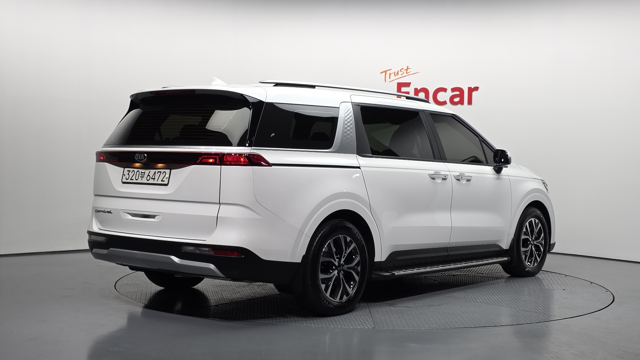 KIA CARNIVAL photo 2