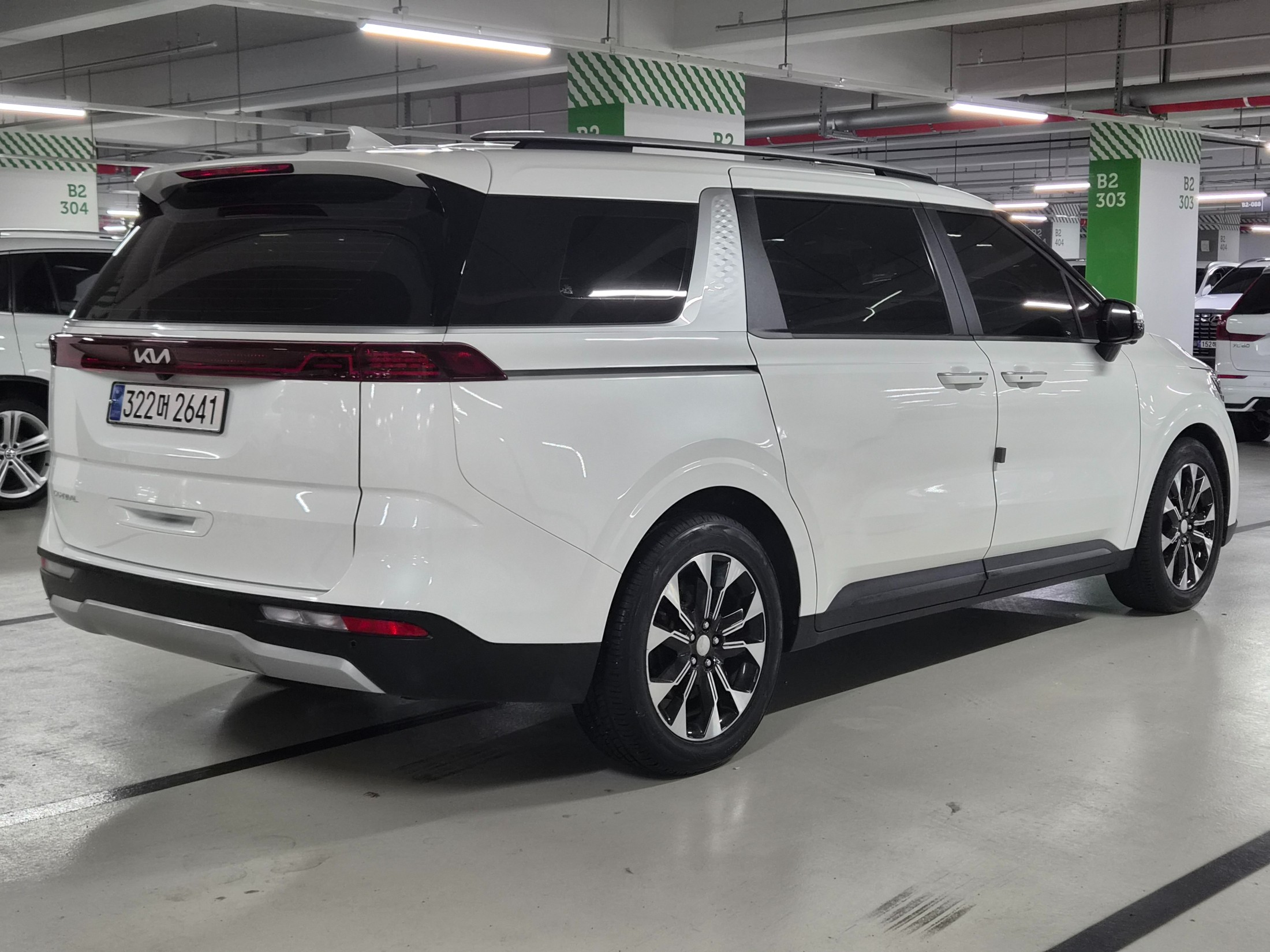 KIA CARNIVAL photo 3