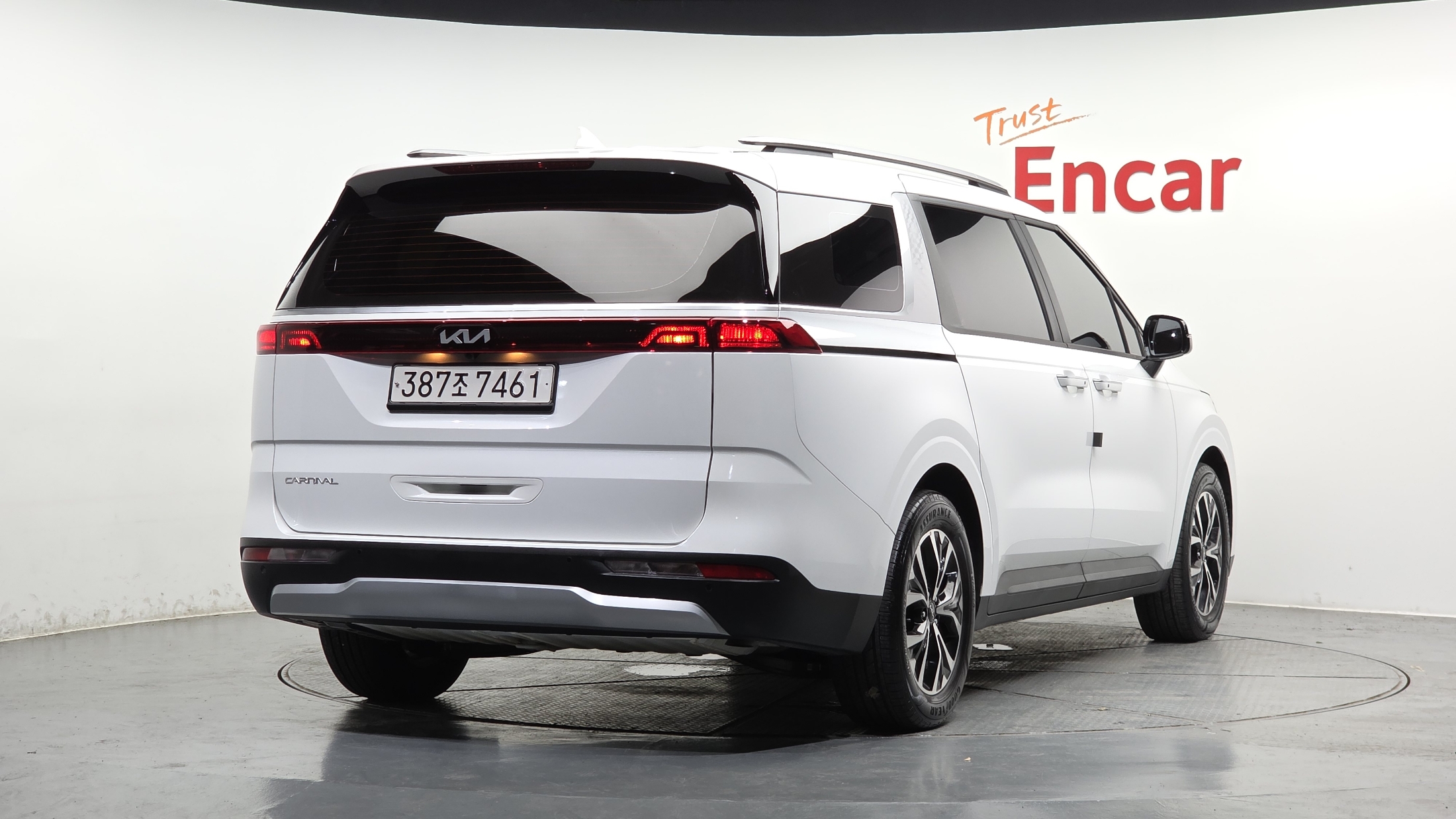 KIA CARNIVAL photo 2