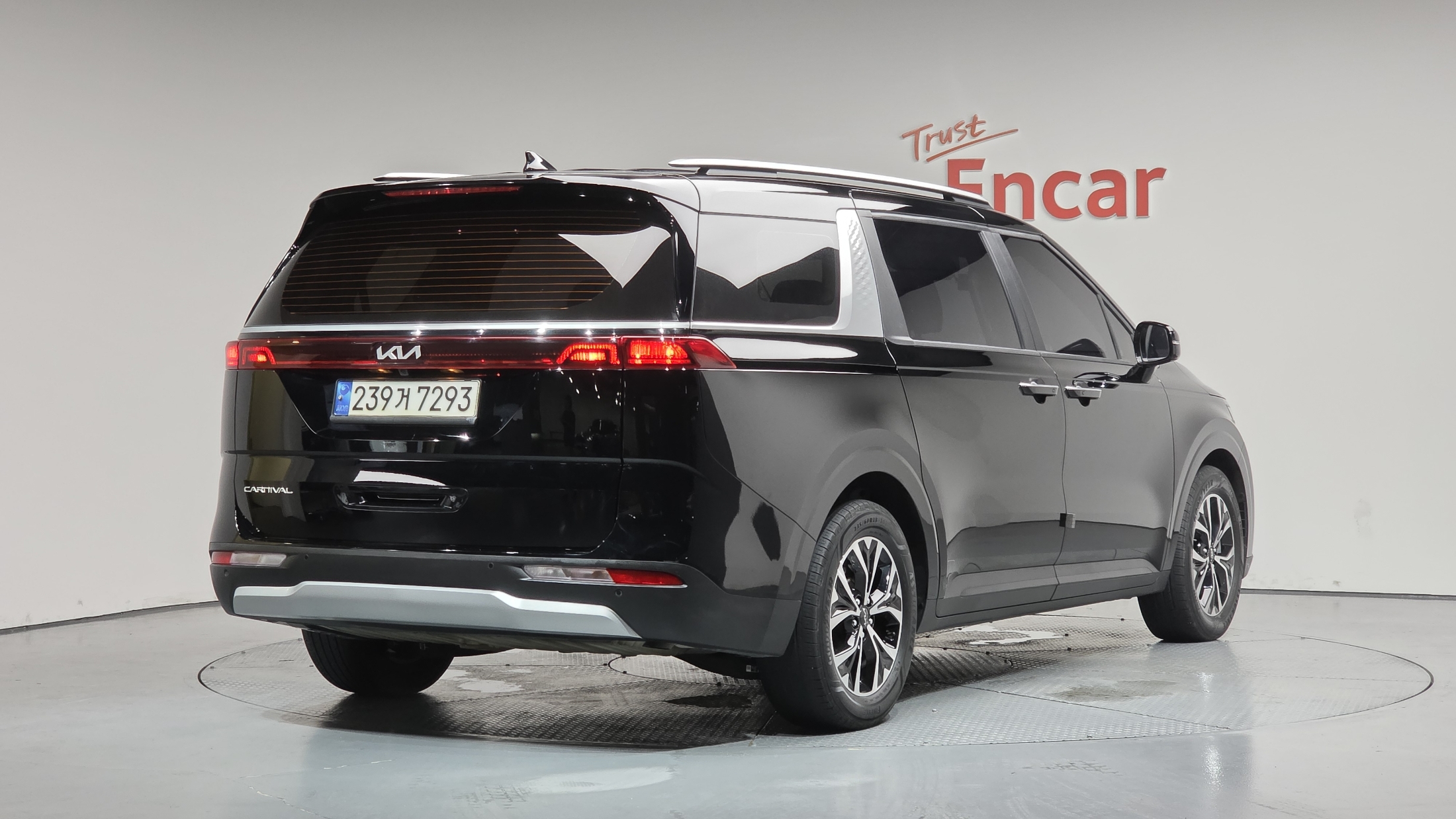 KIA CARNIVAL photo 2